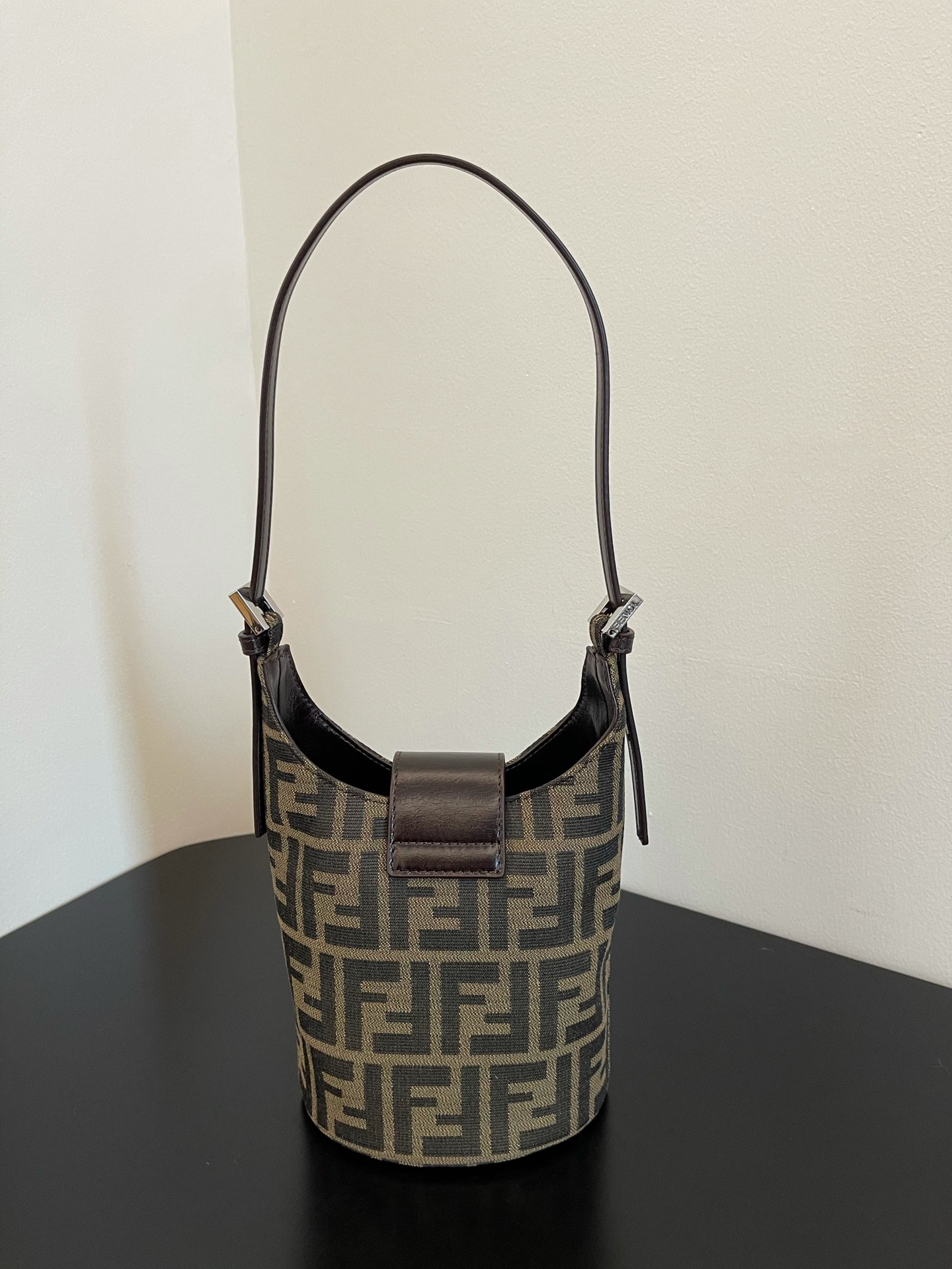 F**di vintage handbags-21x10x14cm