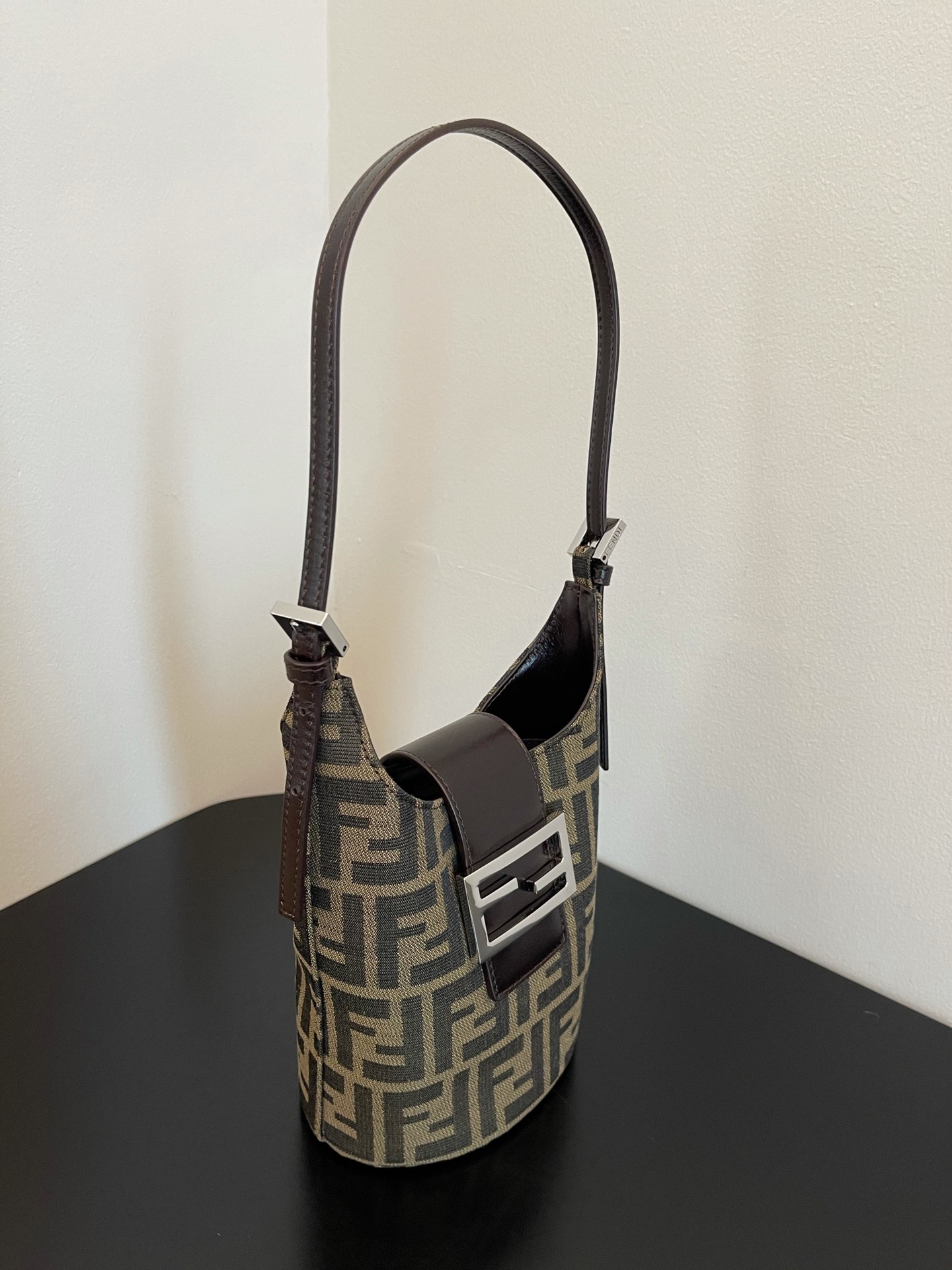 F**di vintage handbags-21x10x14cm