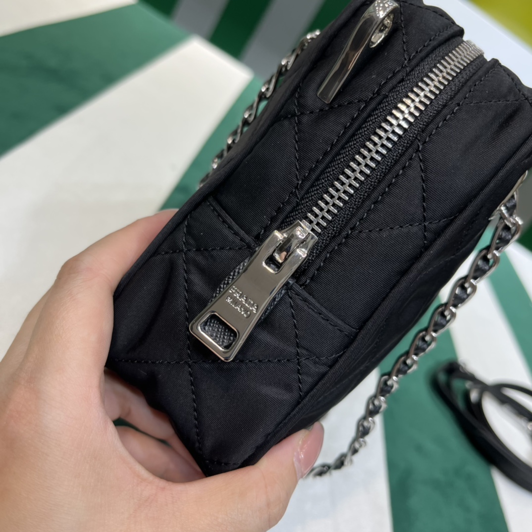 Pradα Vintage Handbags 1BH910