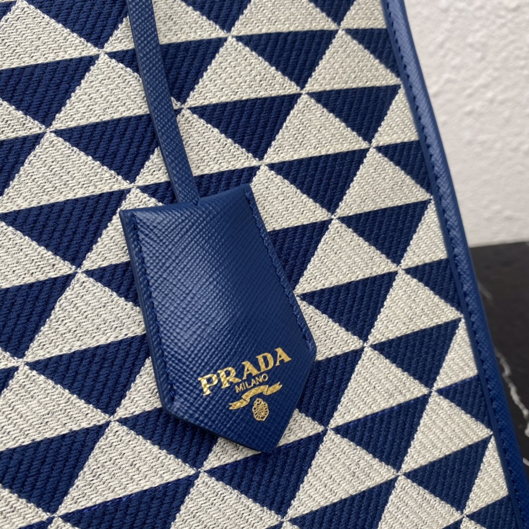 Pra*a small tote in saffiano leather 1ba356-39*31*11cm