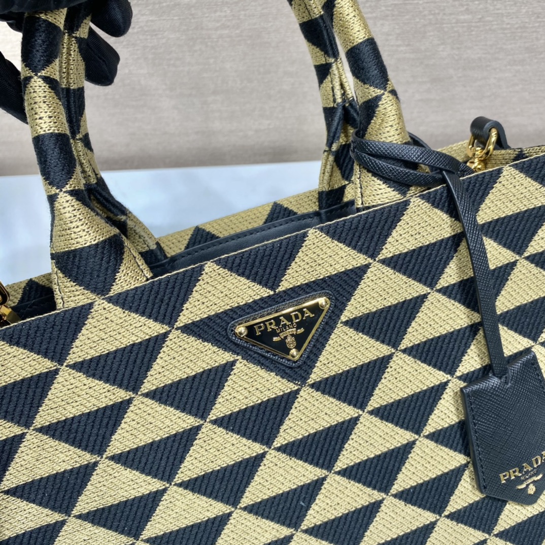 Pra*a small tote in saffiano leather 1ba354-28*22*9cm