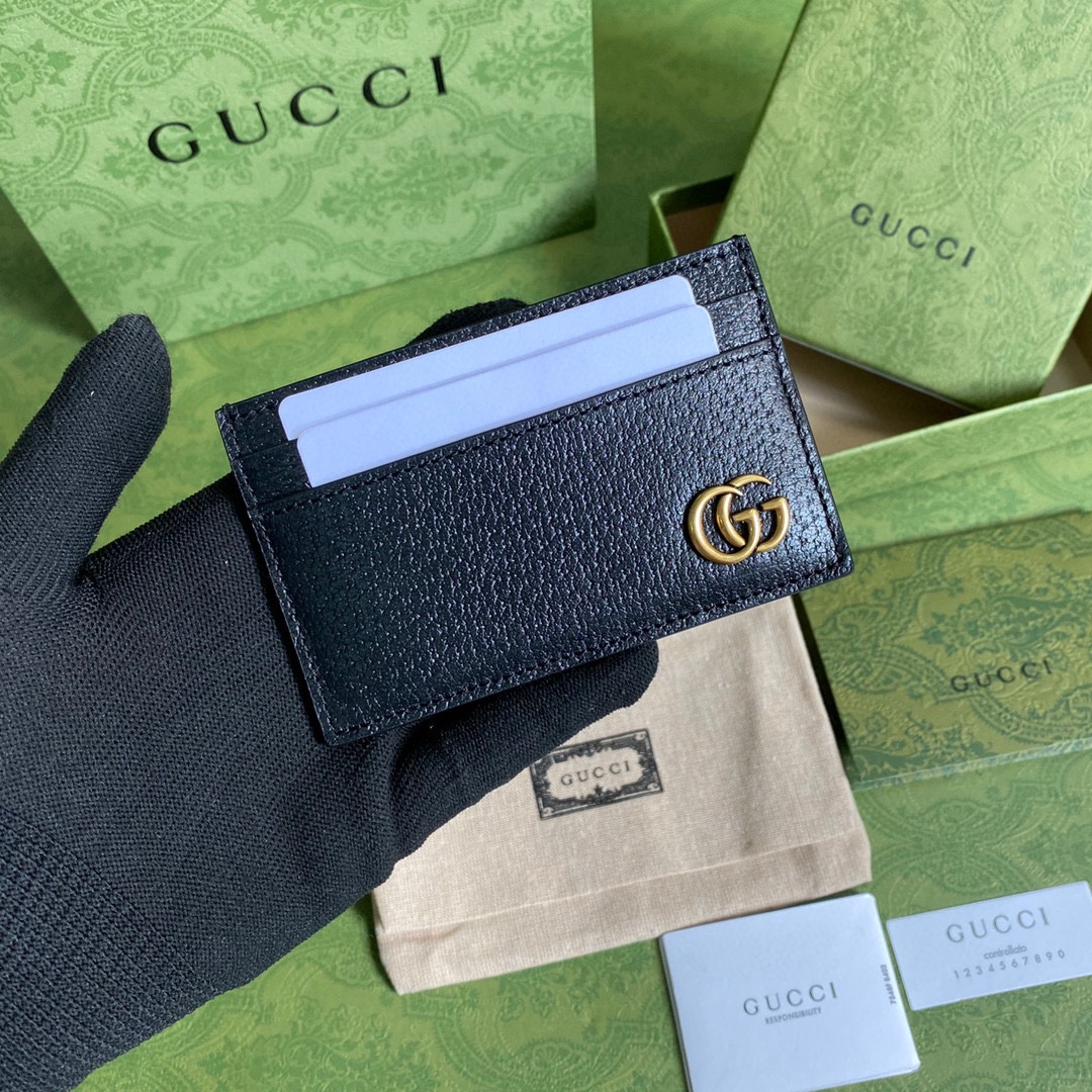 G*u*i wallet-10*7.5cm