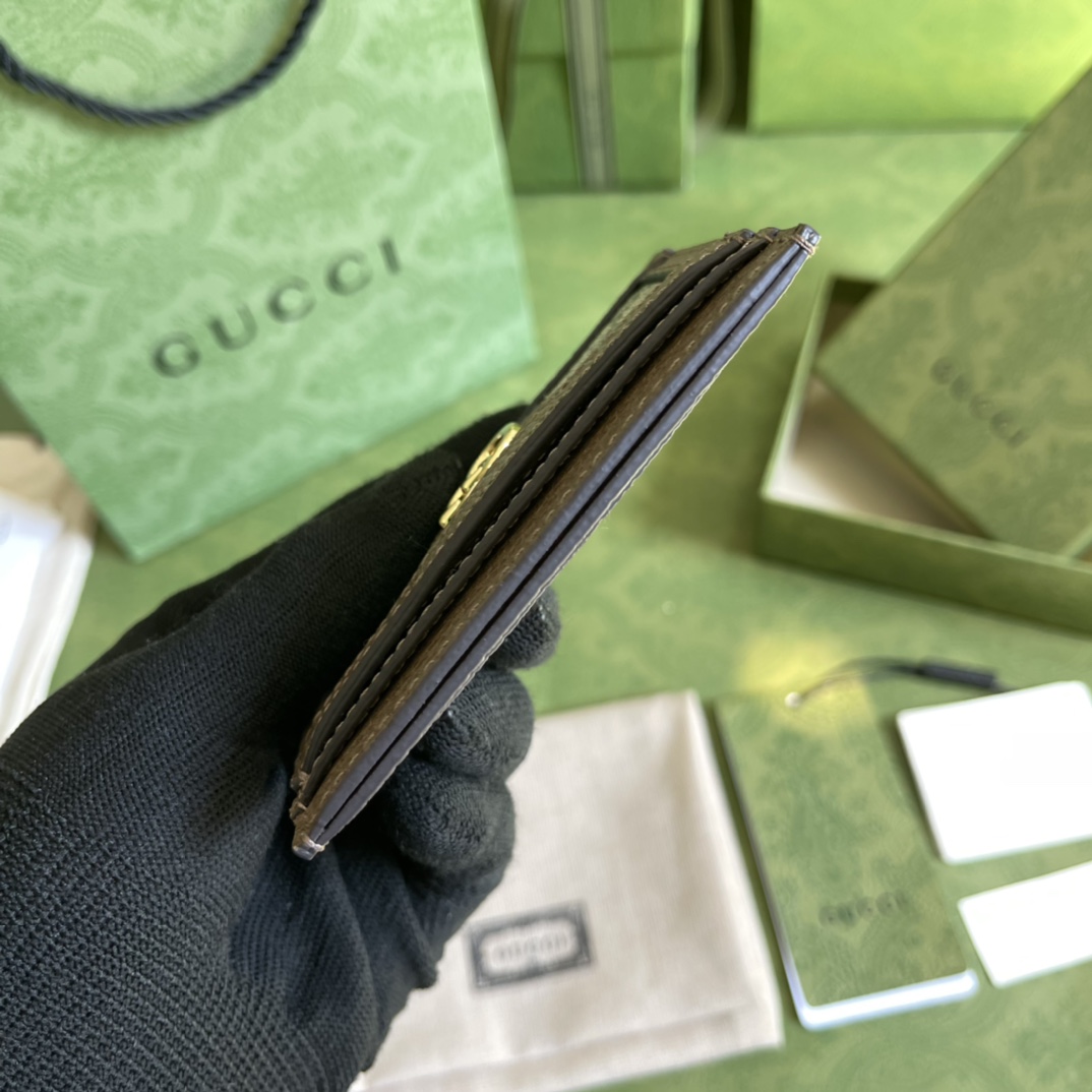 G*u*i wallet-10*7.5cm