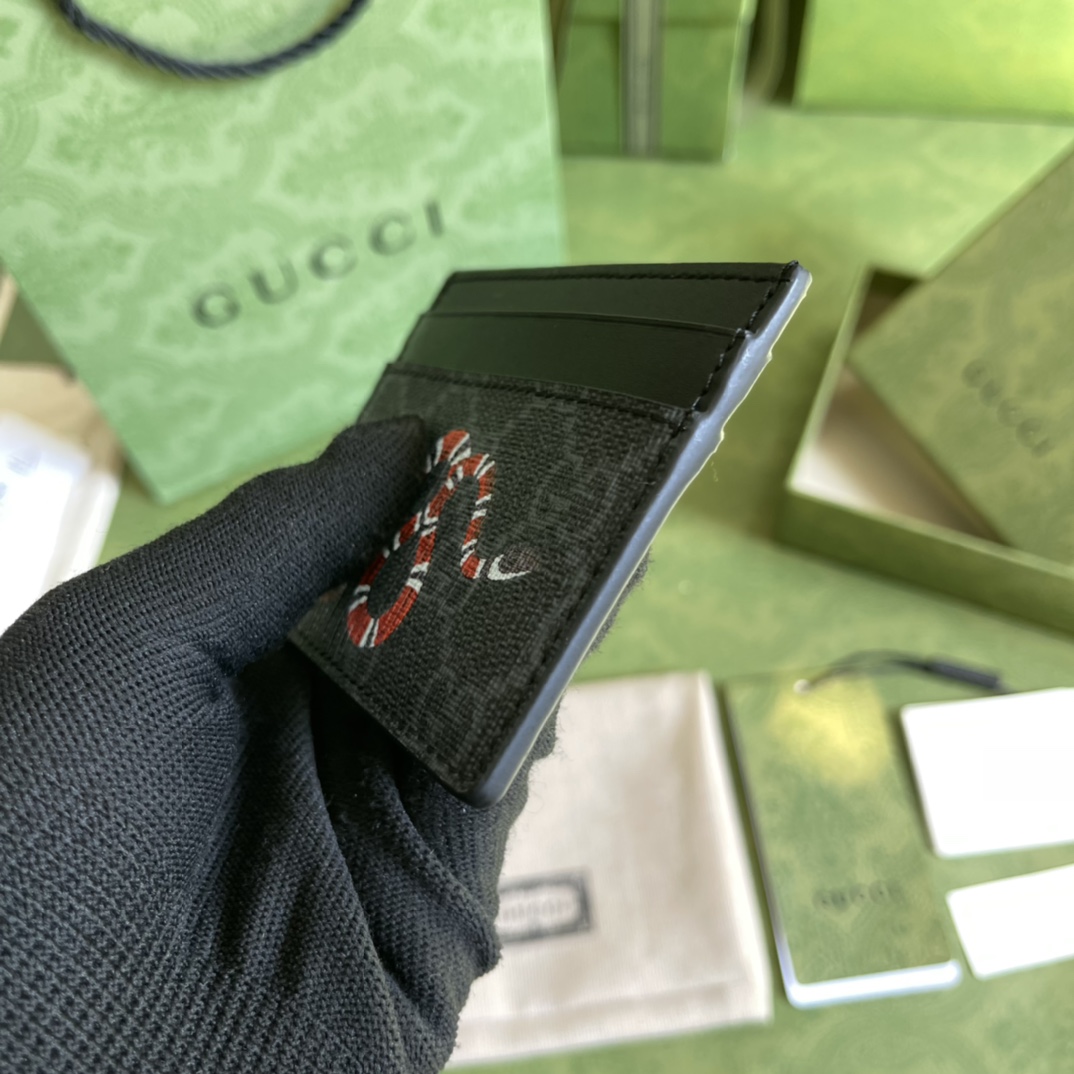 G*u*i wallet-10*7.5cm