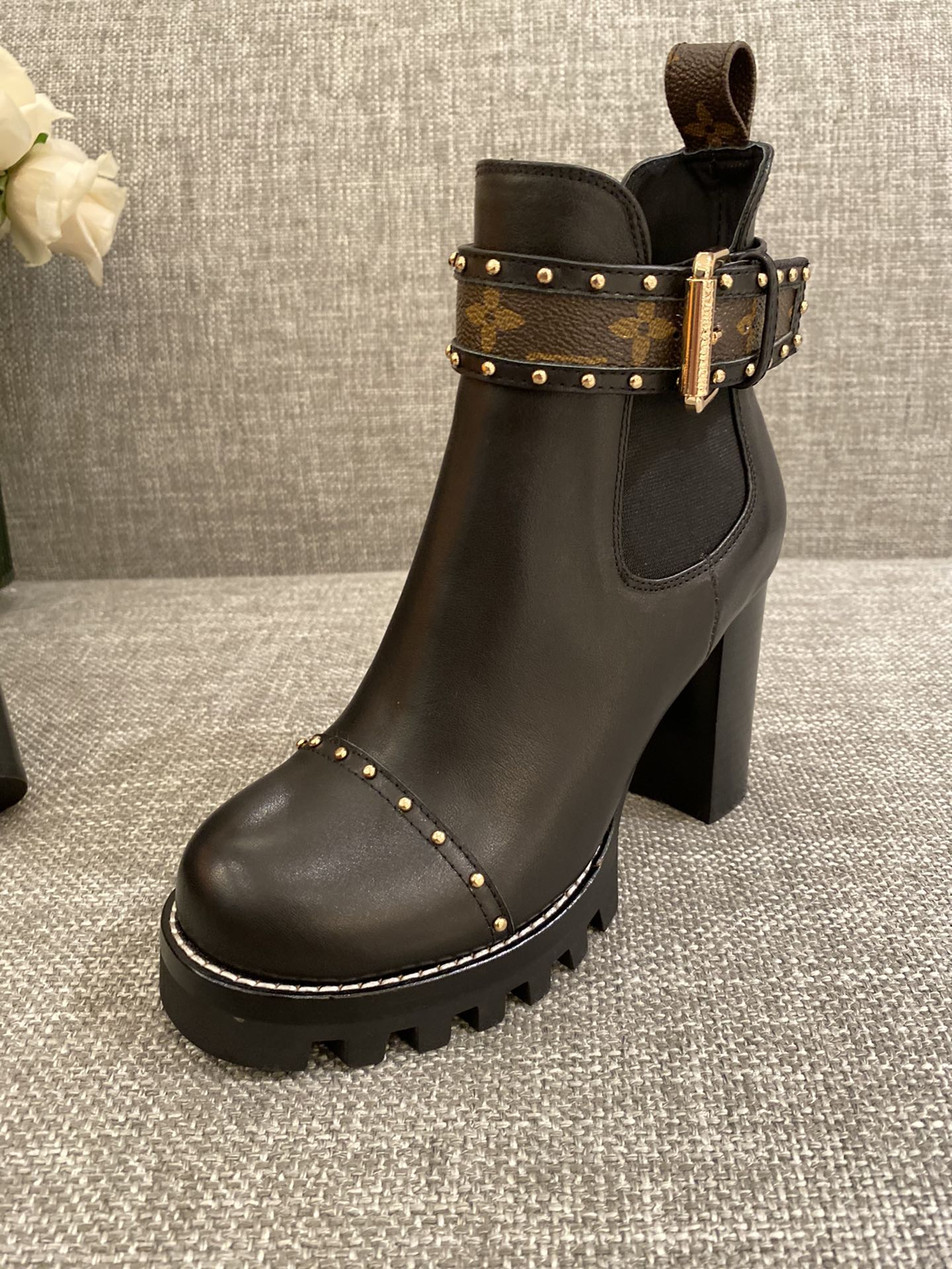 l0*is V*t0n boots