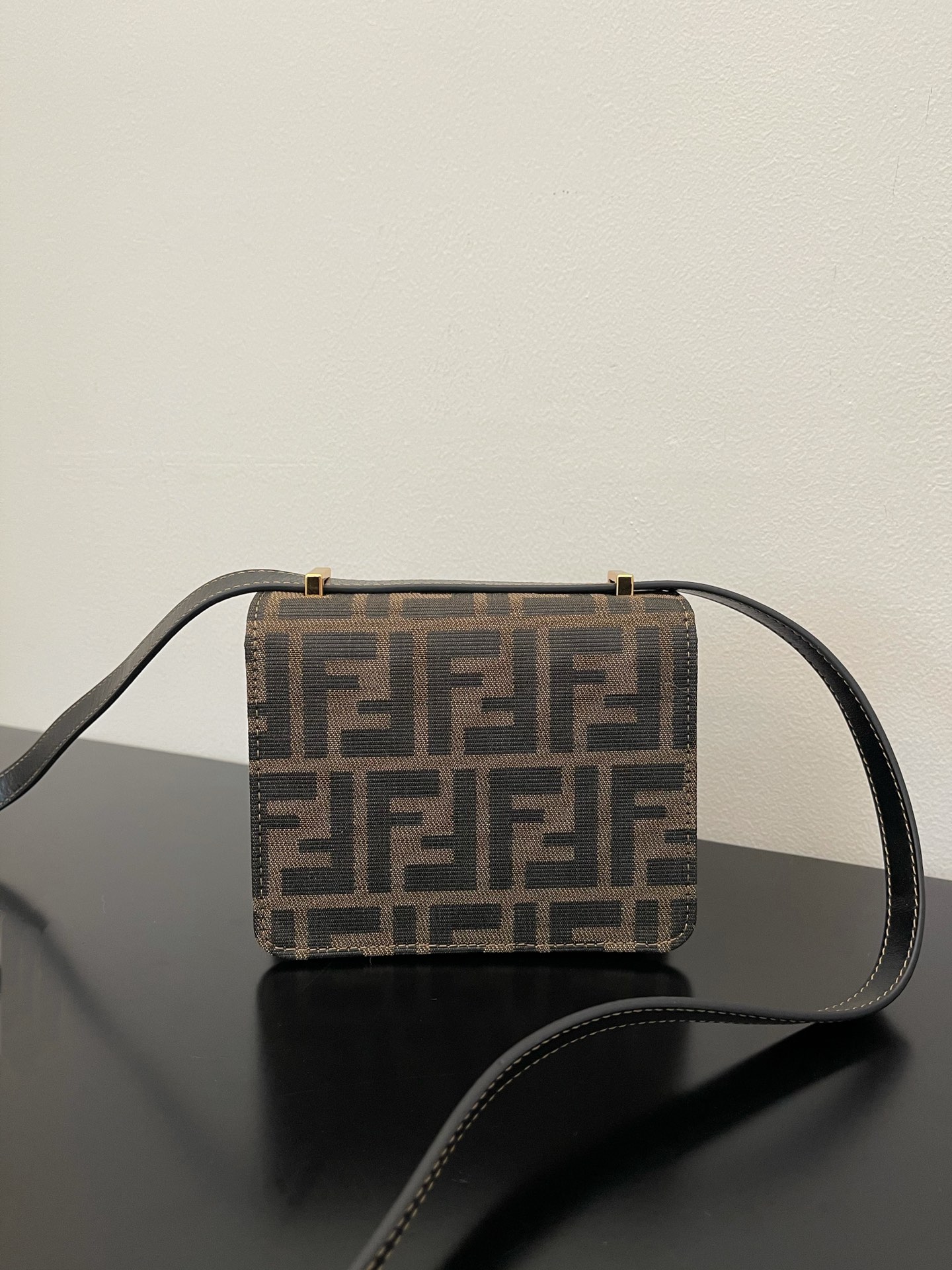 F**di vintage handbags-14.5x12x7cm