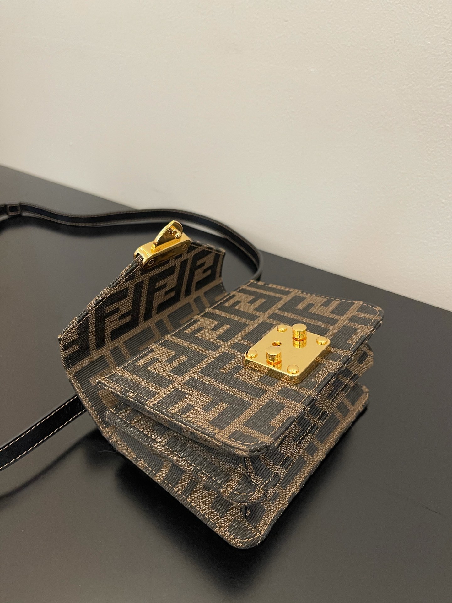 F**di vintage handbags-14.5x12x7cm
