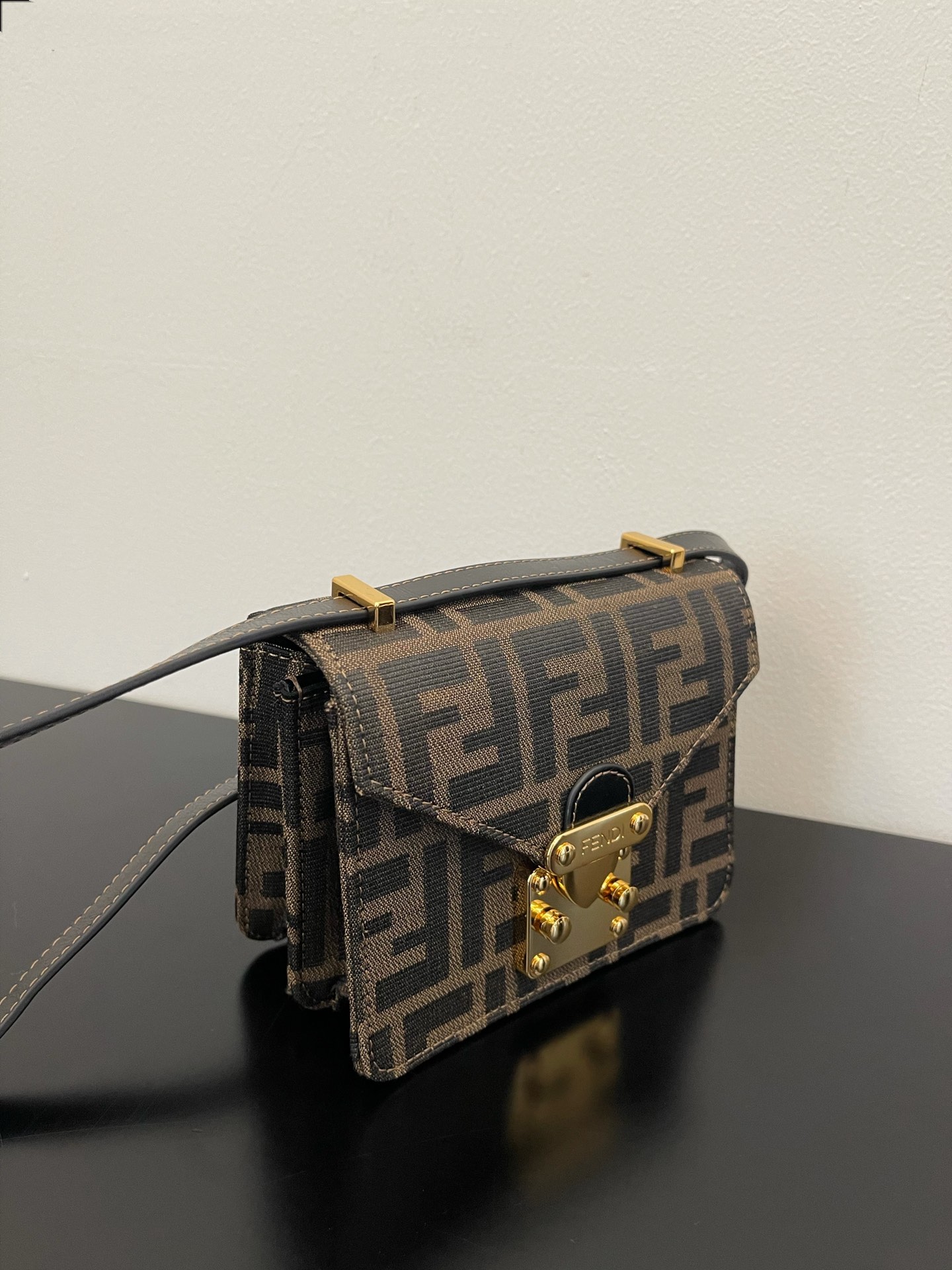 F**di vintage handbags-14.5x12x7cm