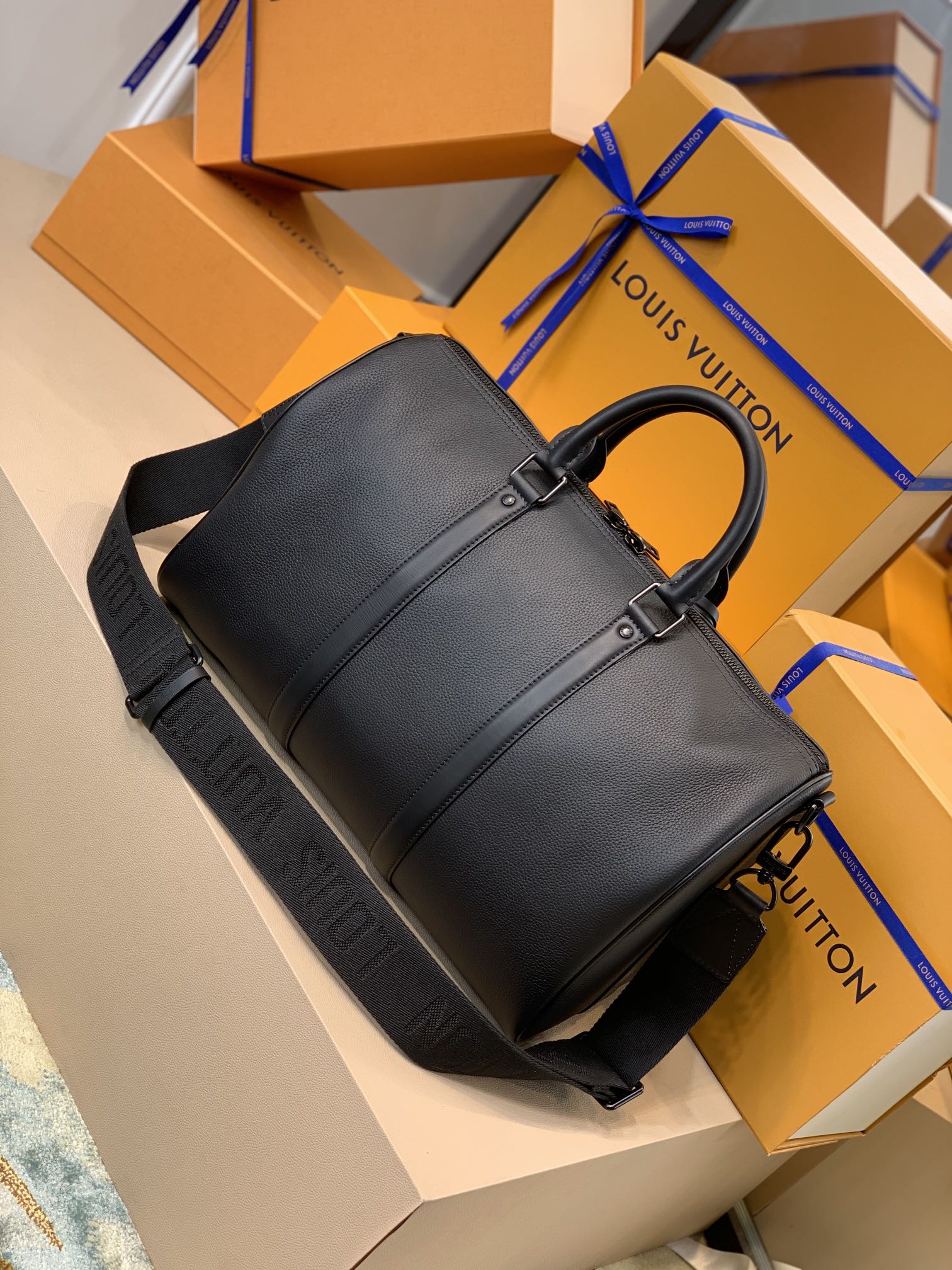 l0*is V*t0n keepall bandouliÈre 40 -42*26*20cm
