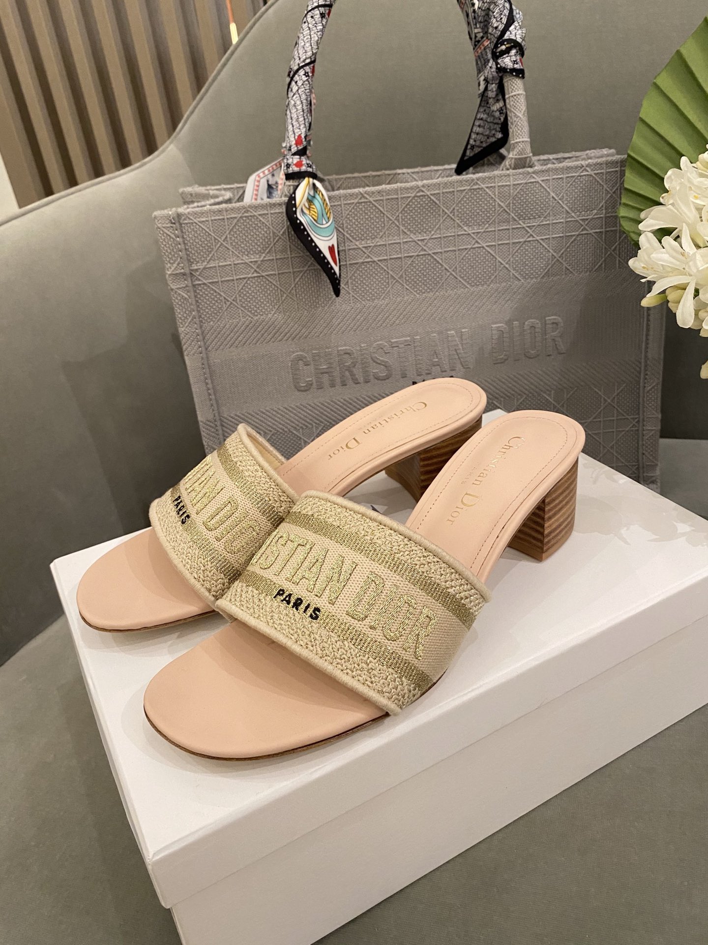 D*or slippers