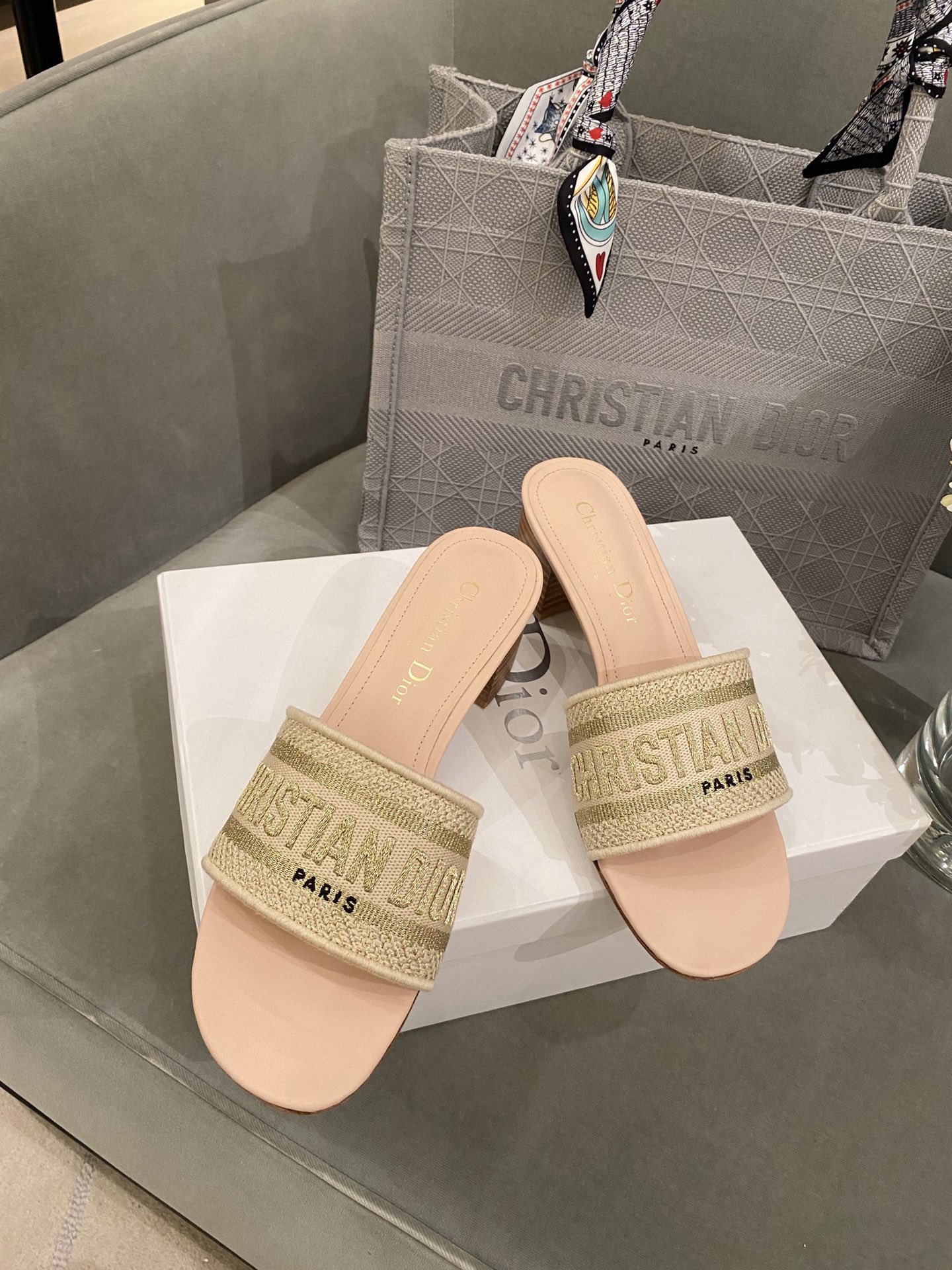 D*or slippers
