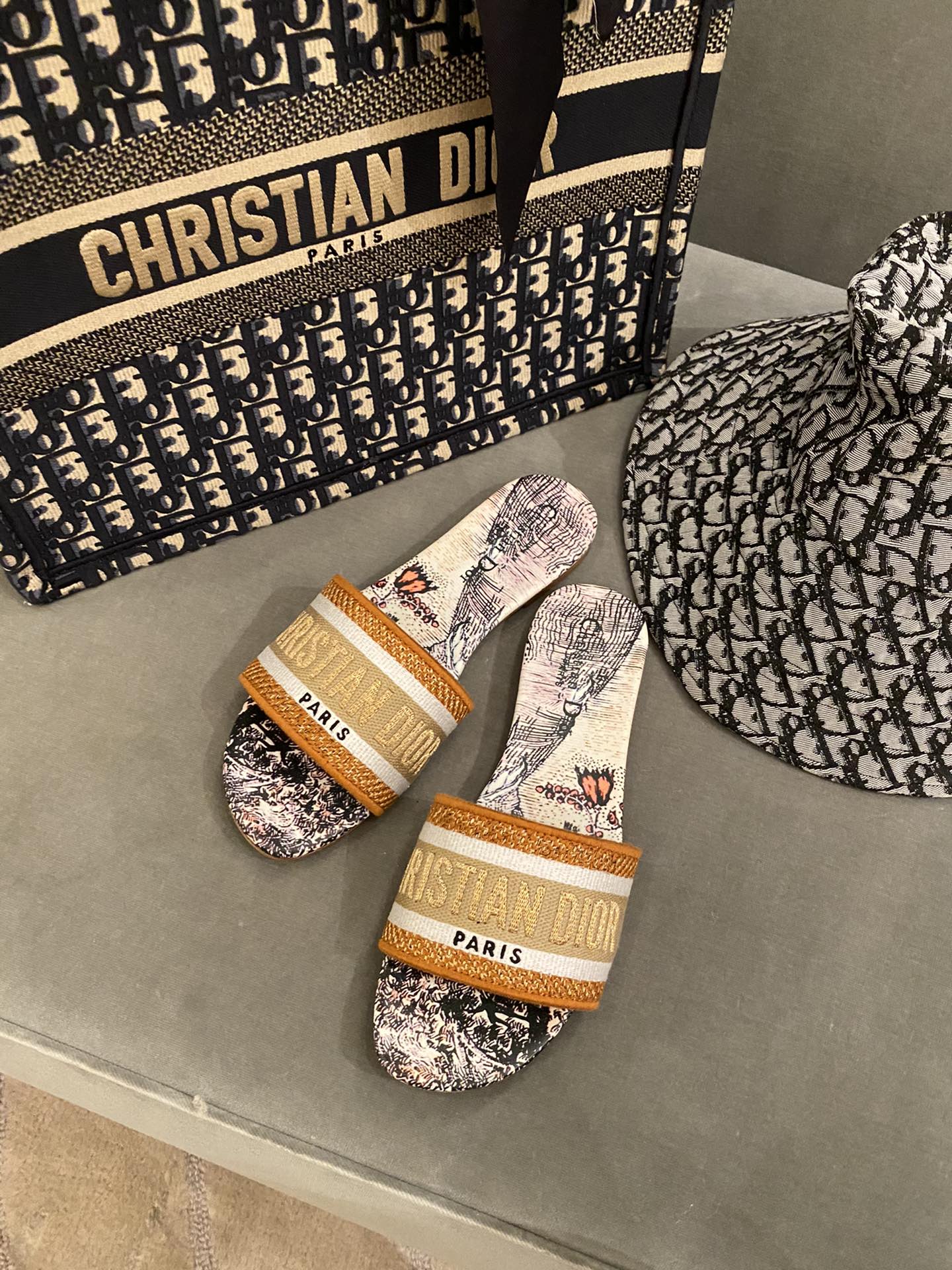 D*or slippers