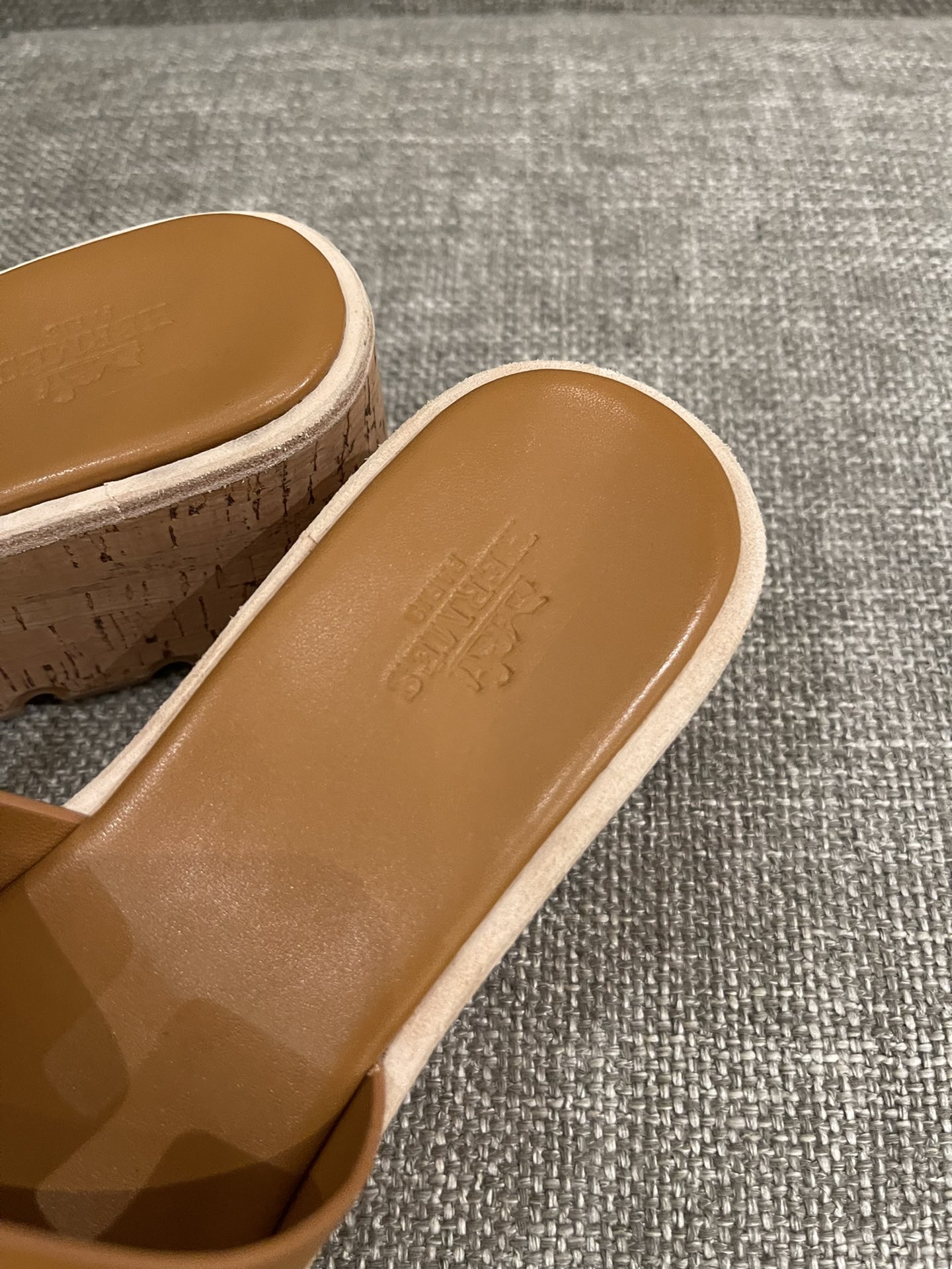 H**mes slippers