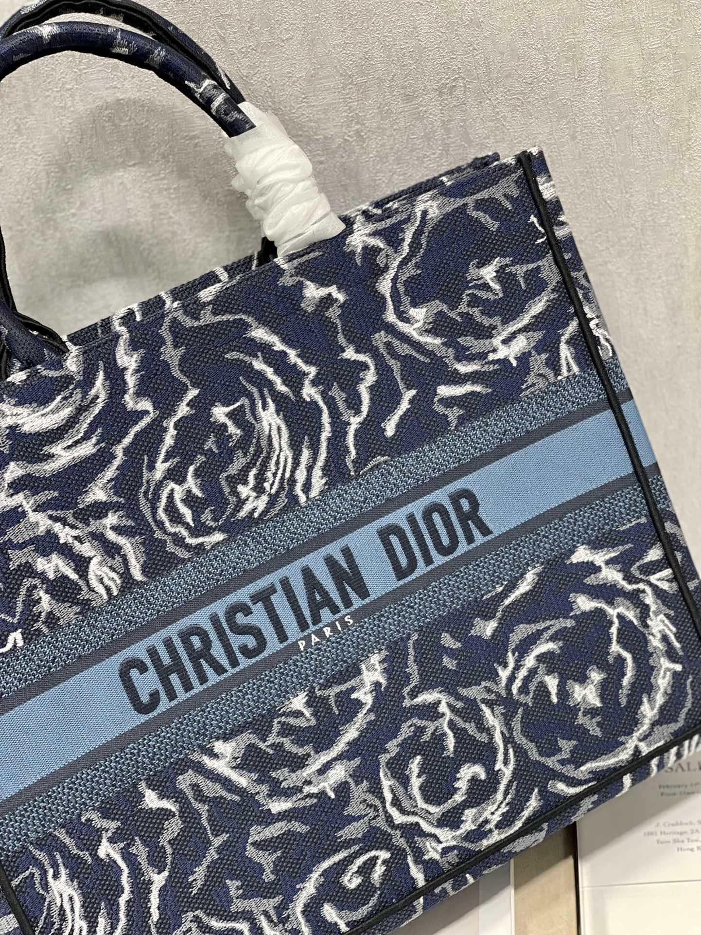 D*or book tote