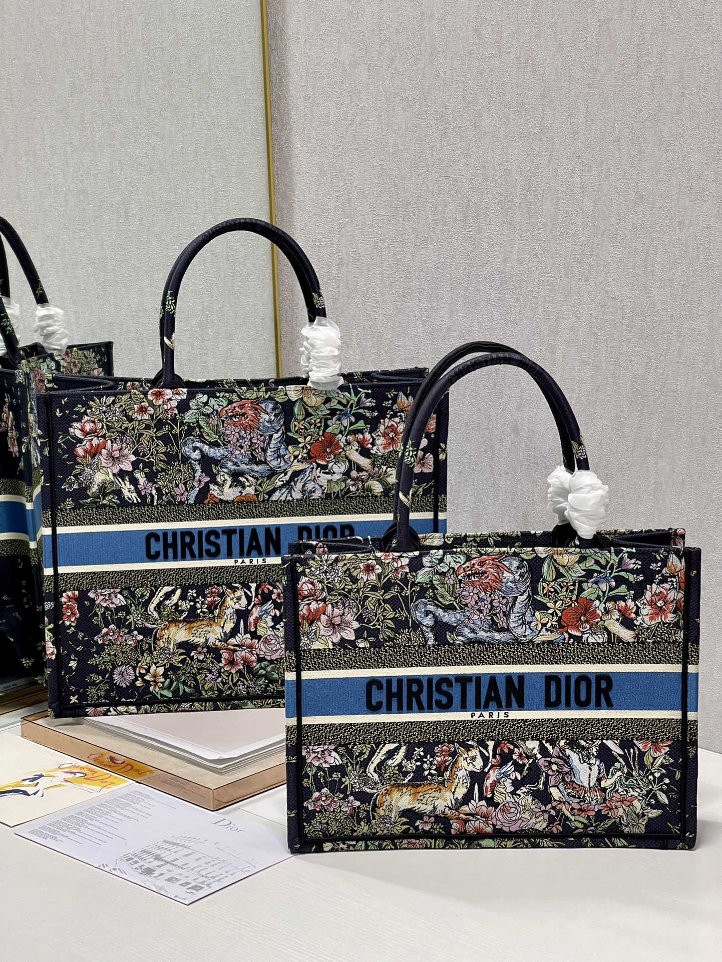 D*or book tote
