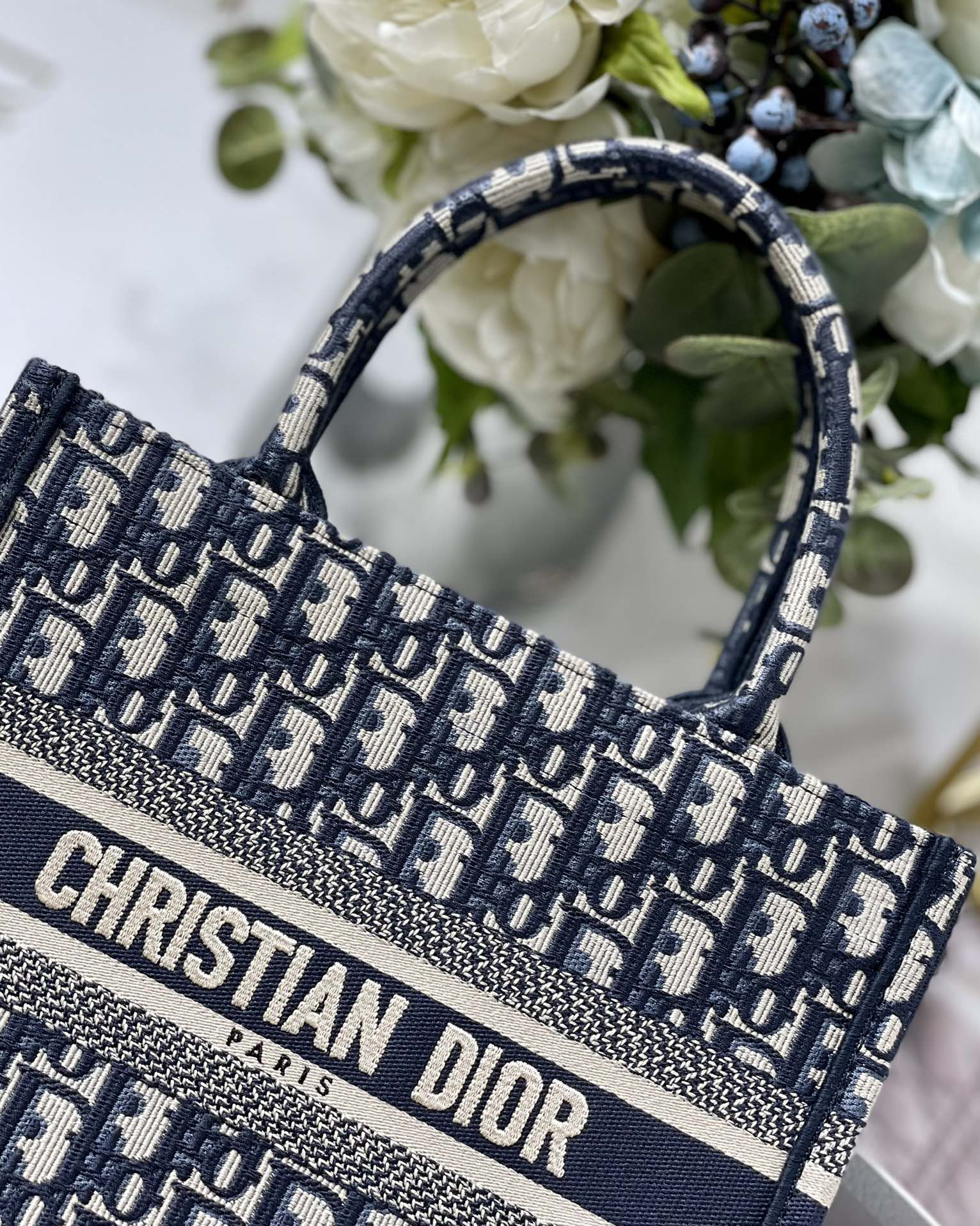 D*or small book tote-26*8*22cm