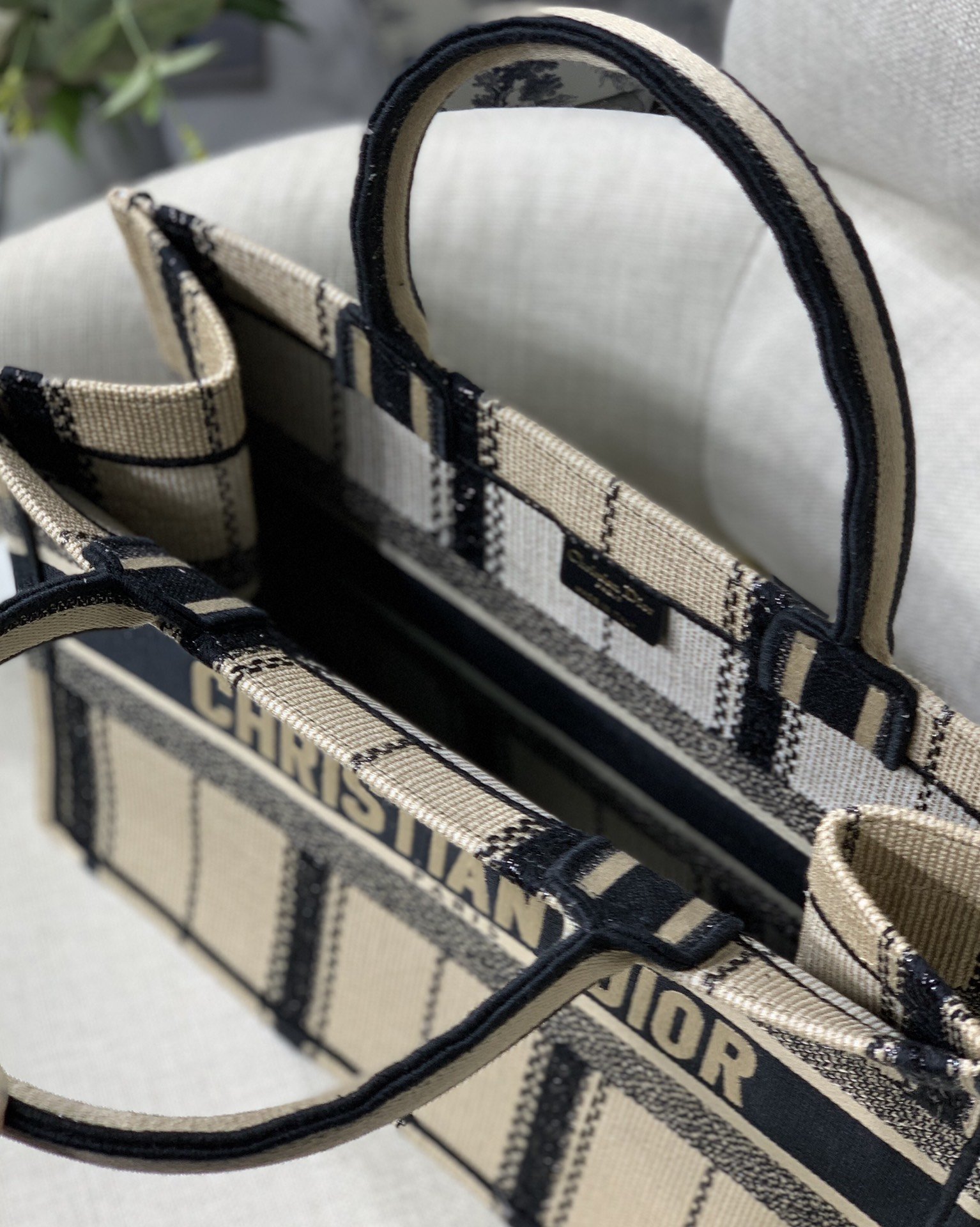 D*or small book tote