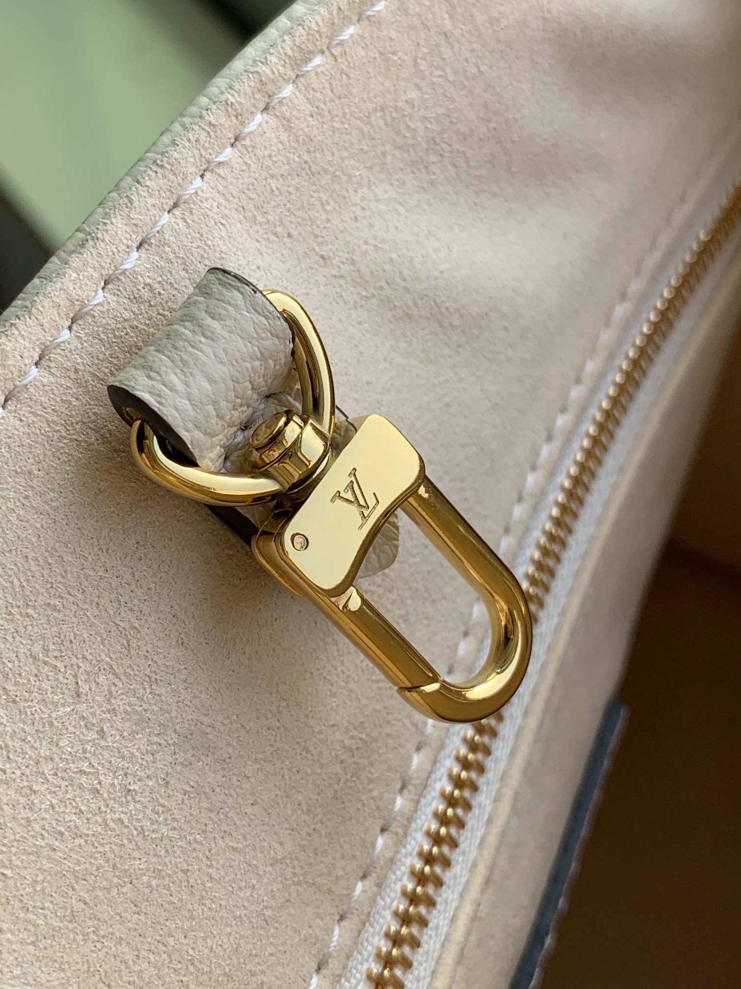 l0*is V*t0n onthego handbag-28*11*19cm