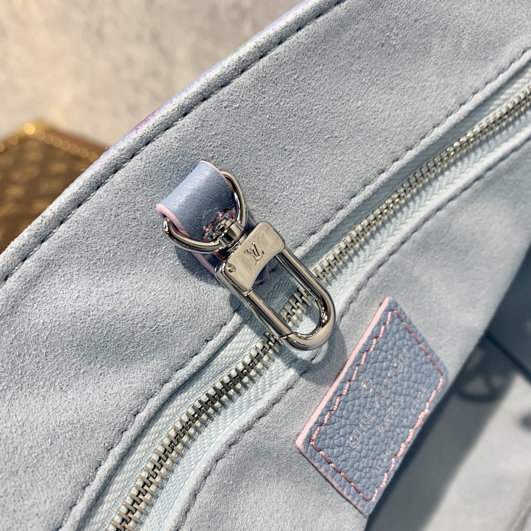 l0*is V*t0n onthego handbag-25*19*11.5 cm