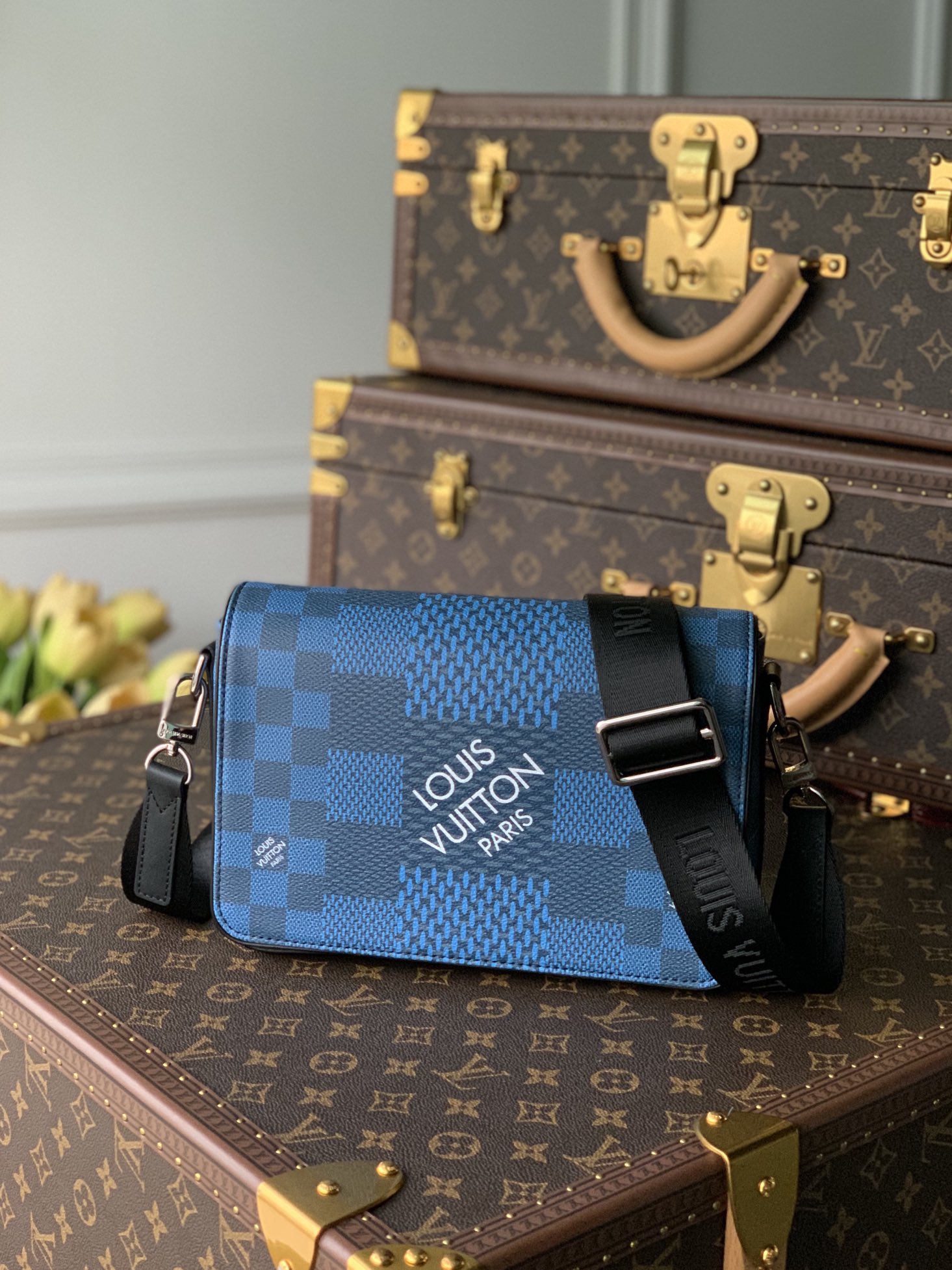 l0*is V*t0n studio messenger bag-23.5* 14*5 cm