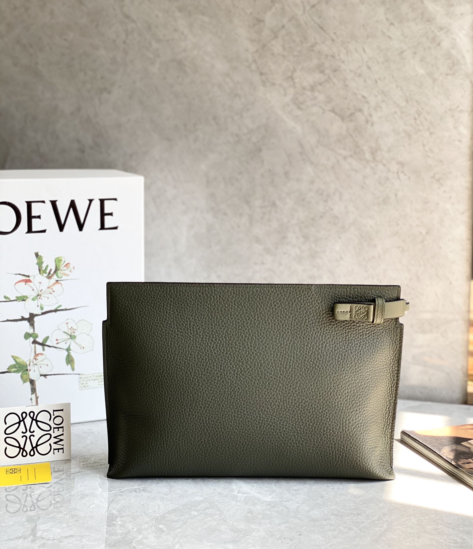 L0ew* pouch-29.5*20cm