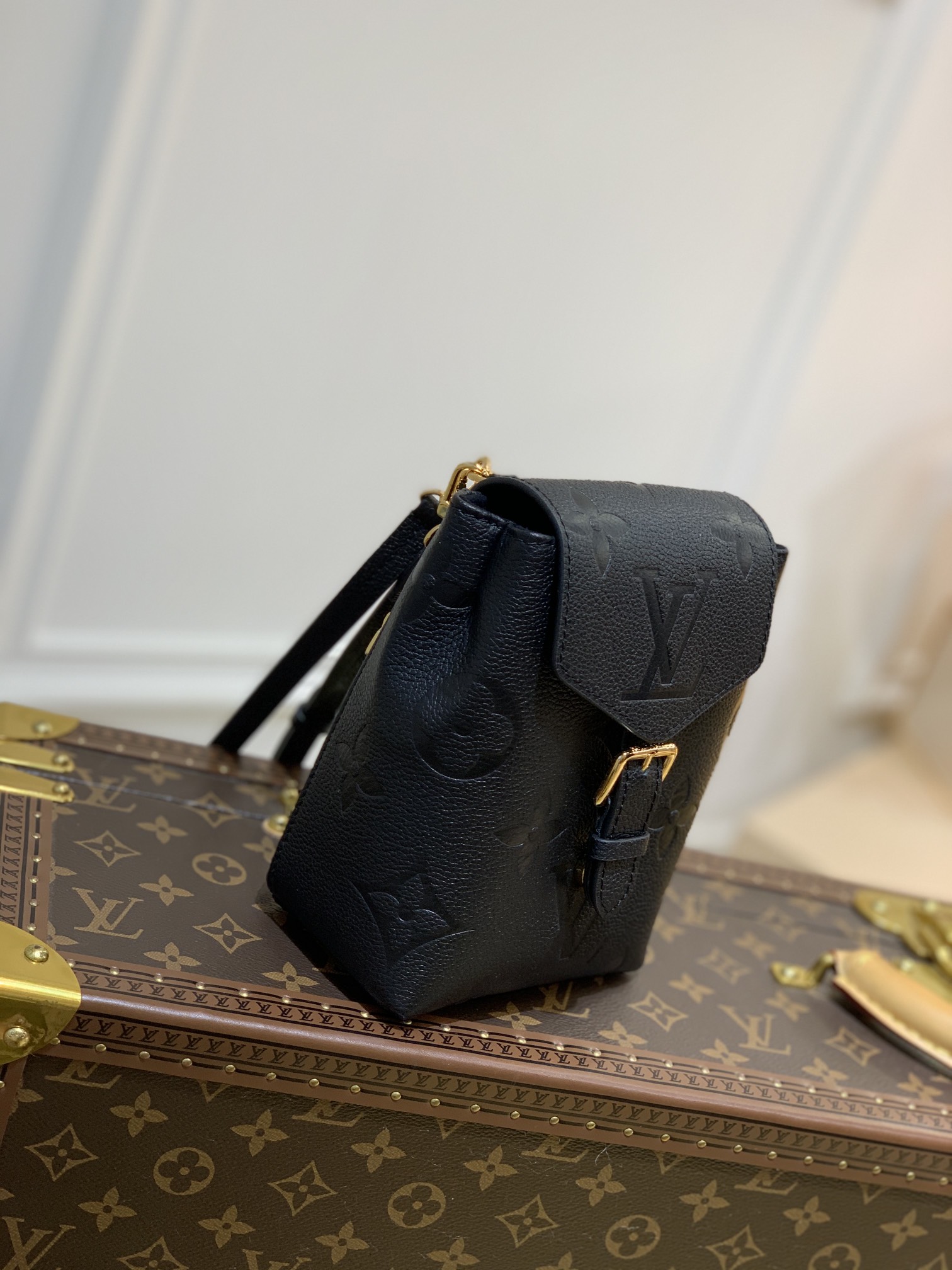 l0*is V*t0n by the pool backpack m80738-13*19*8cm