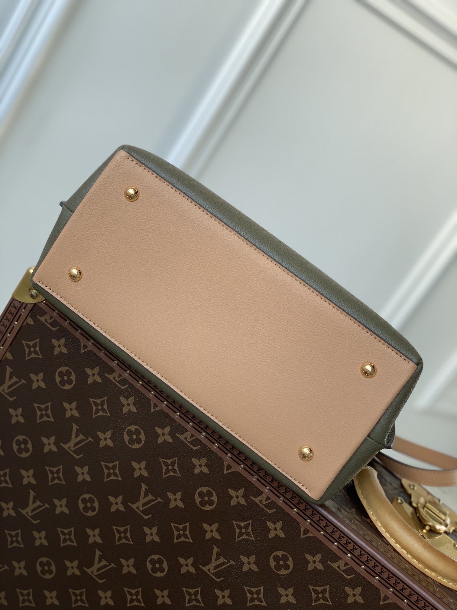 l0*is V*t0n lockme ever m51395-31*46*17cm