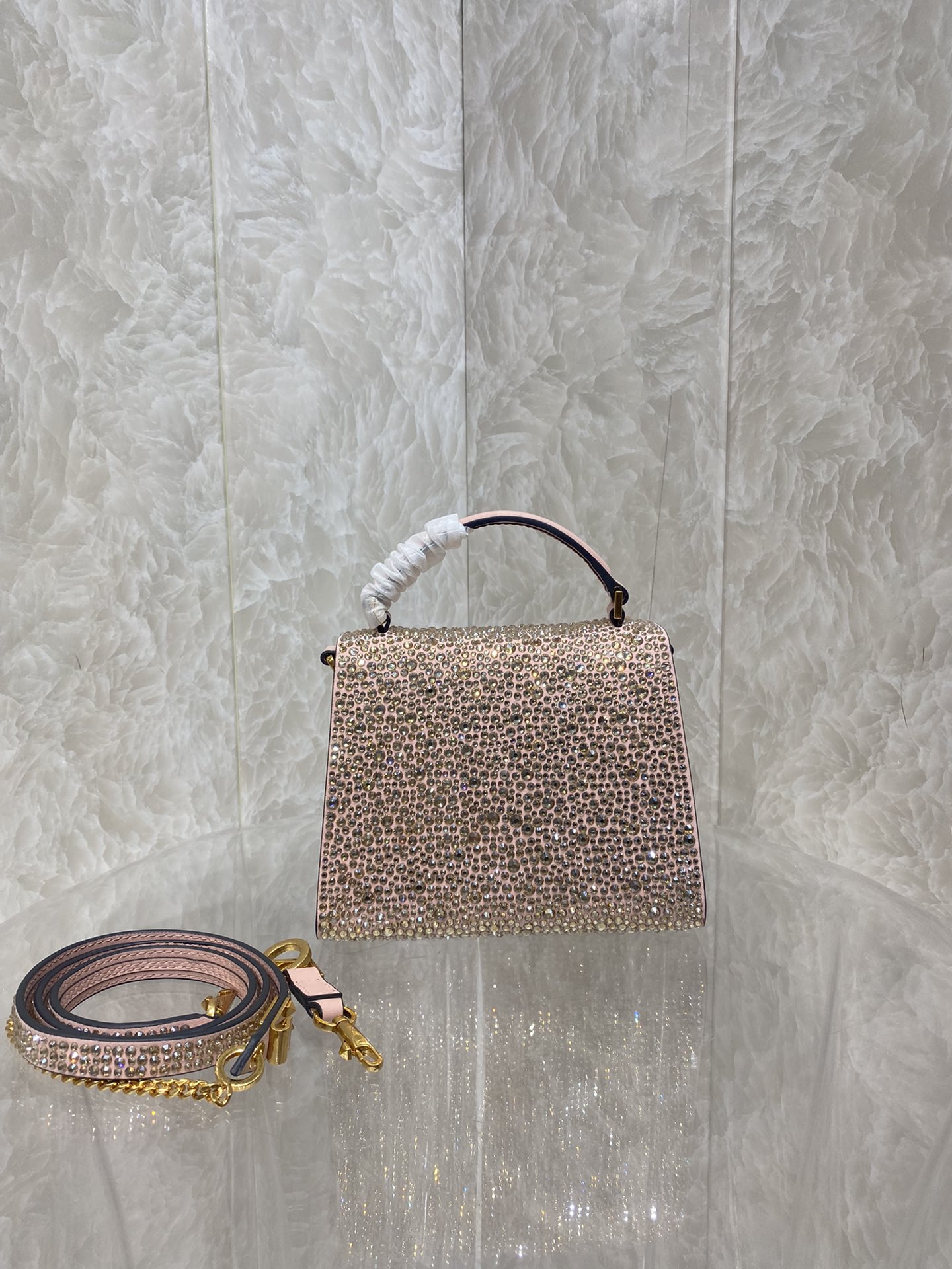 Va1e*ntin0 vlogo signature chain bag-19*13*9cm