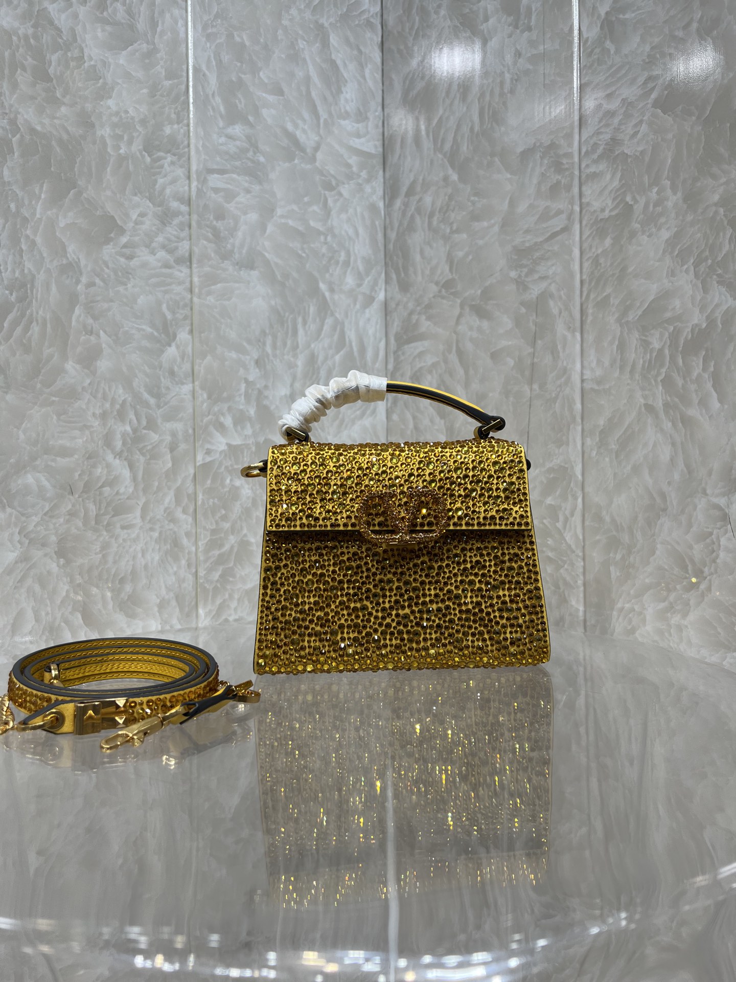 Va1e*ntin0 vlogo signature chain bag-19*13*9cm