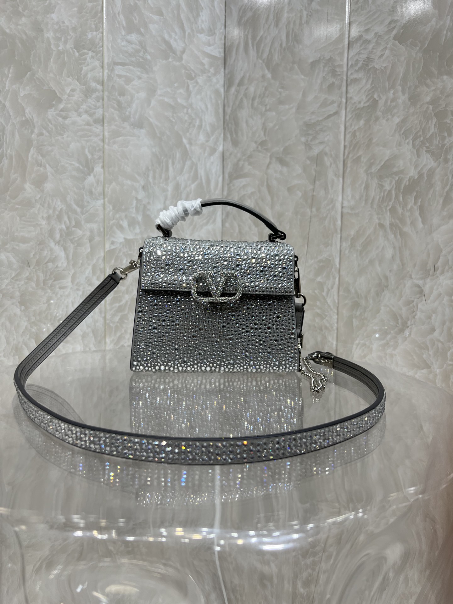 Va1e*ntin0 vlogo signature chain bag-19*13*9cm