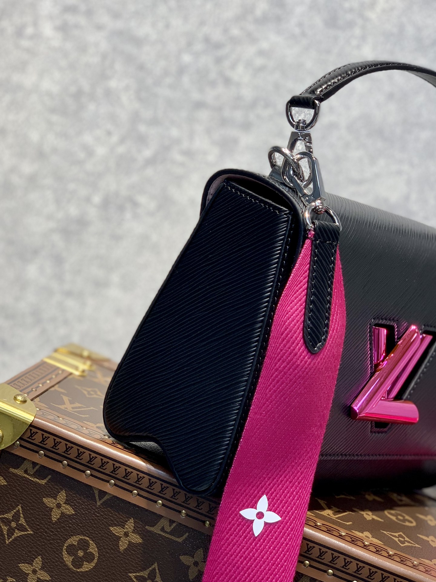 l0*is V*t0n twist mm-23*18*8cm