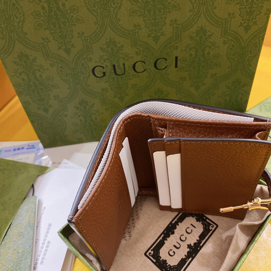 G*u*i wallet-9.5cm