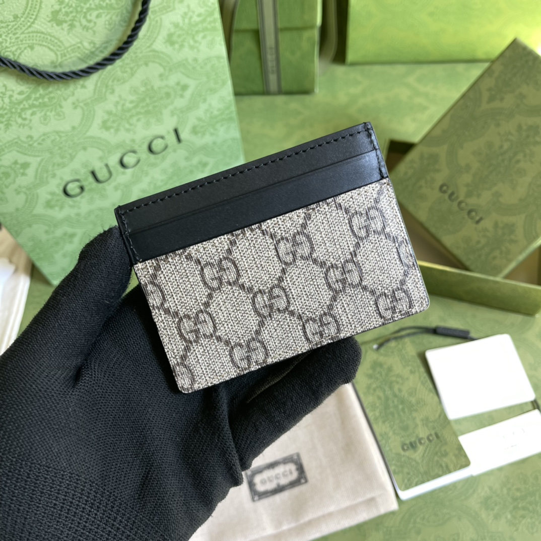 G*u*i wallet-10*7.5cm