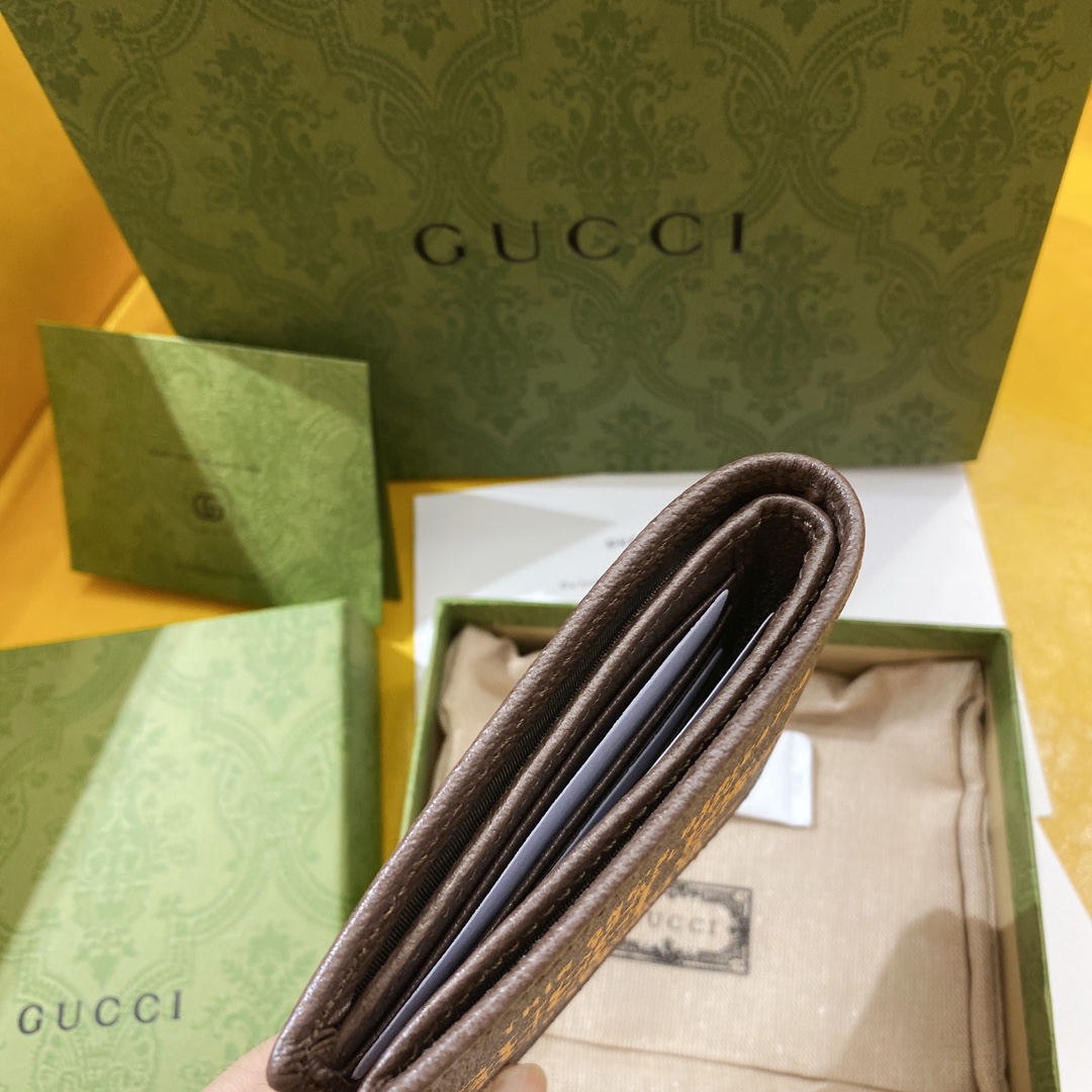 G*u*i wallet-11*9cm