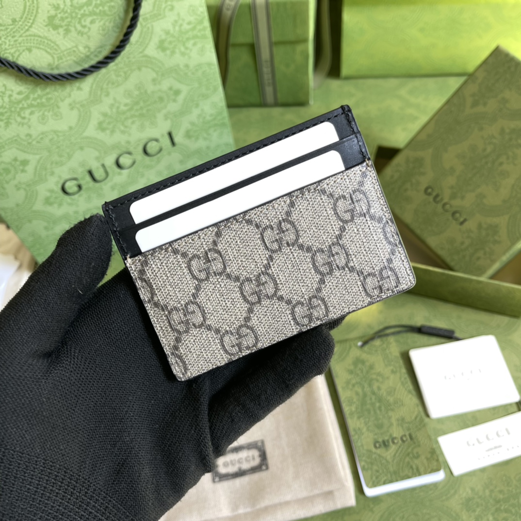 G*u*i wallet-10*7.5cm