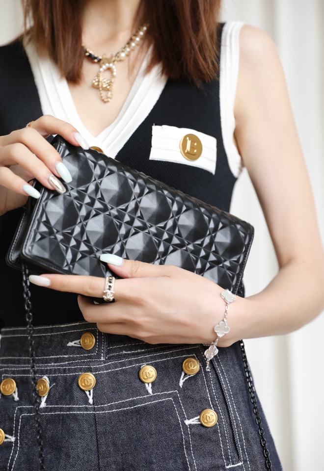 D*or wallet on chain-21.5*11.5*3cm