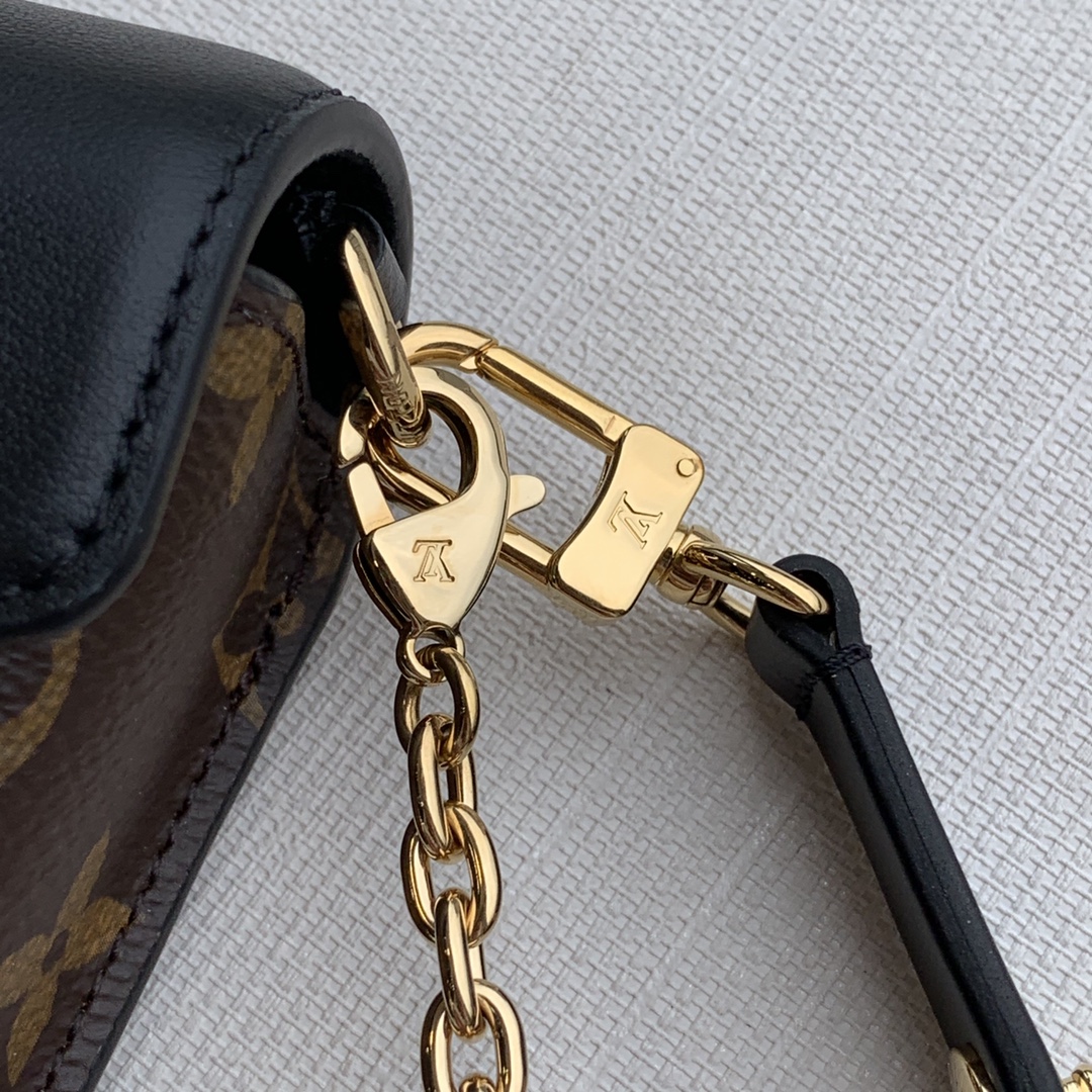 l0*is V*t0n padlock on strap-19x11×3cm