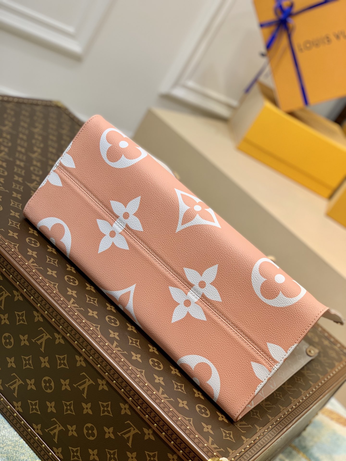 l0*is V*t0n by the pooll onthego handbag-35*27*14cm