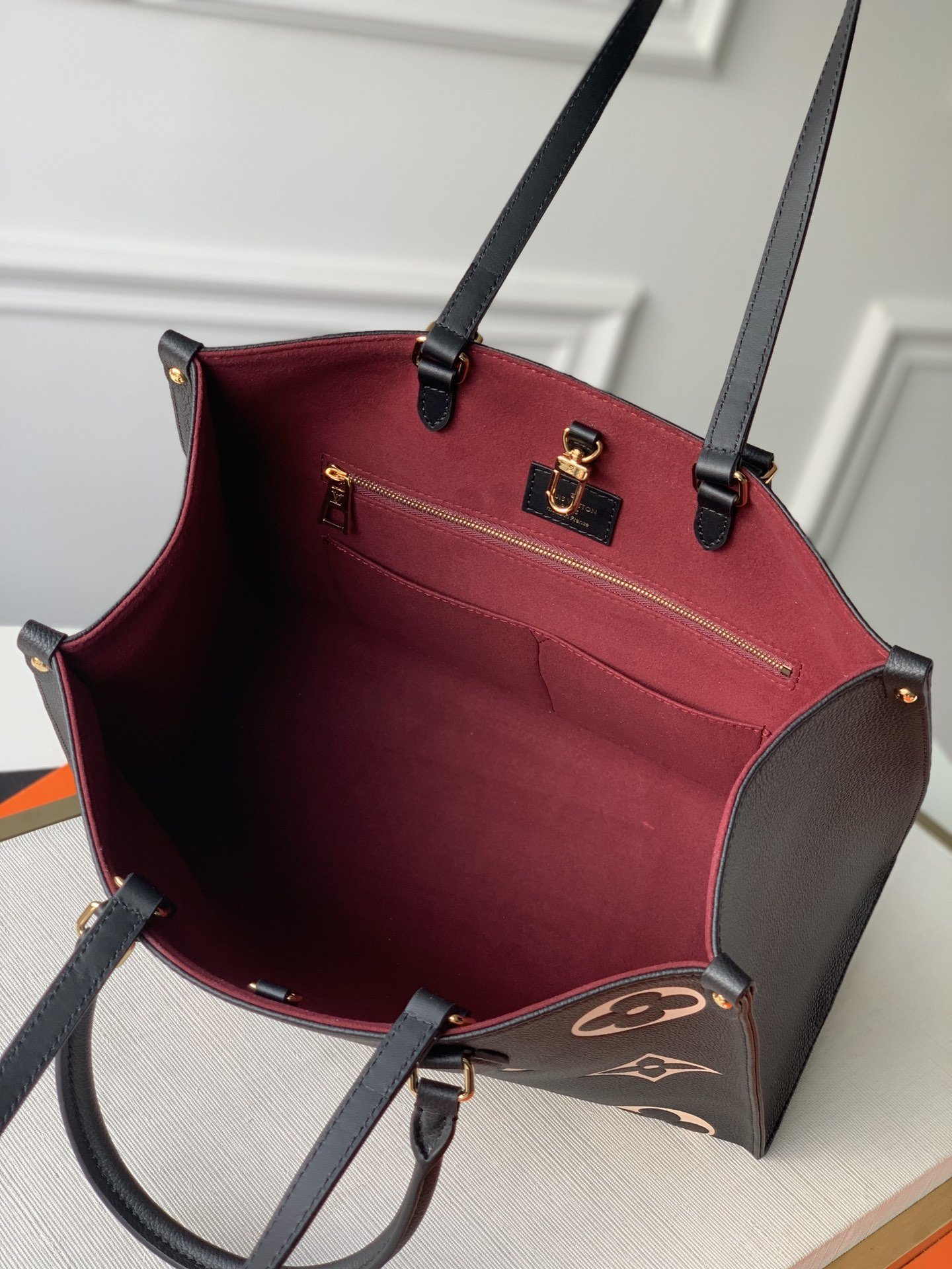 l0*is V*t0n small onthego handbag-35*28*15cm