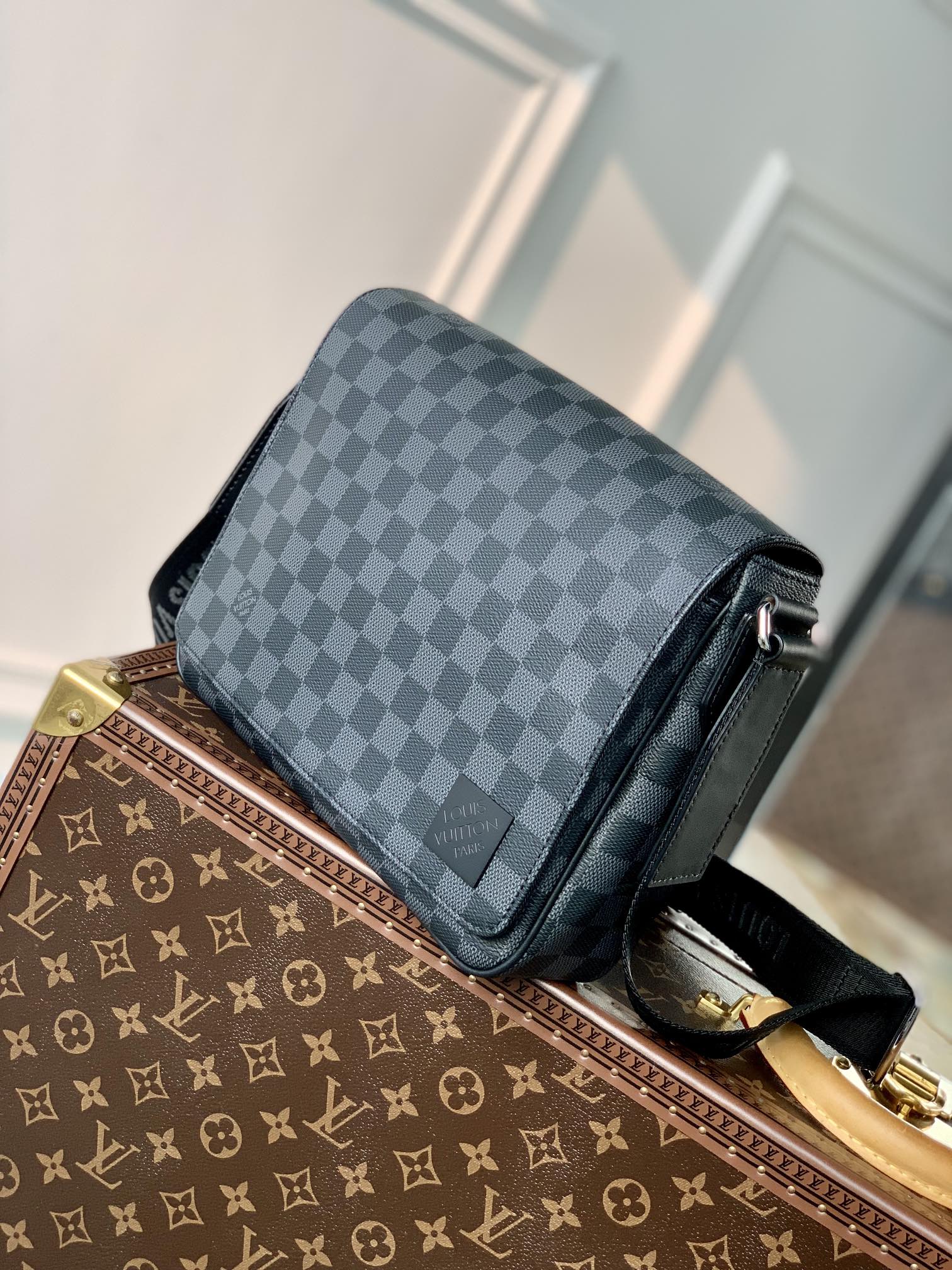 l0*is V*t0n district messenger bag-m46255-26*20*7cm