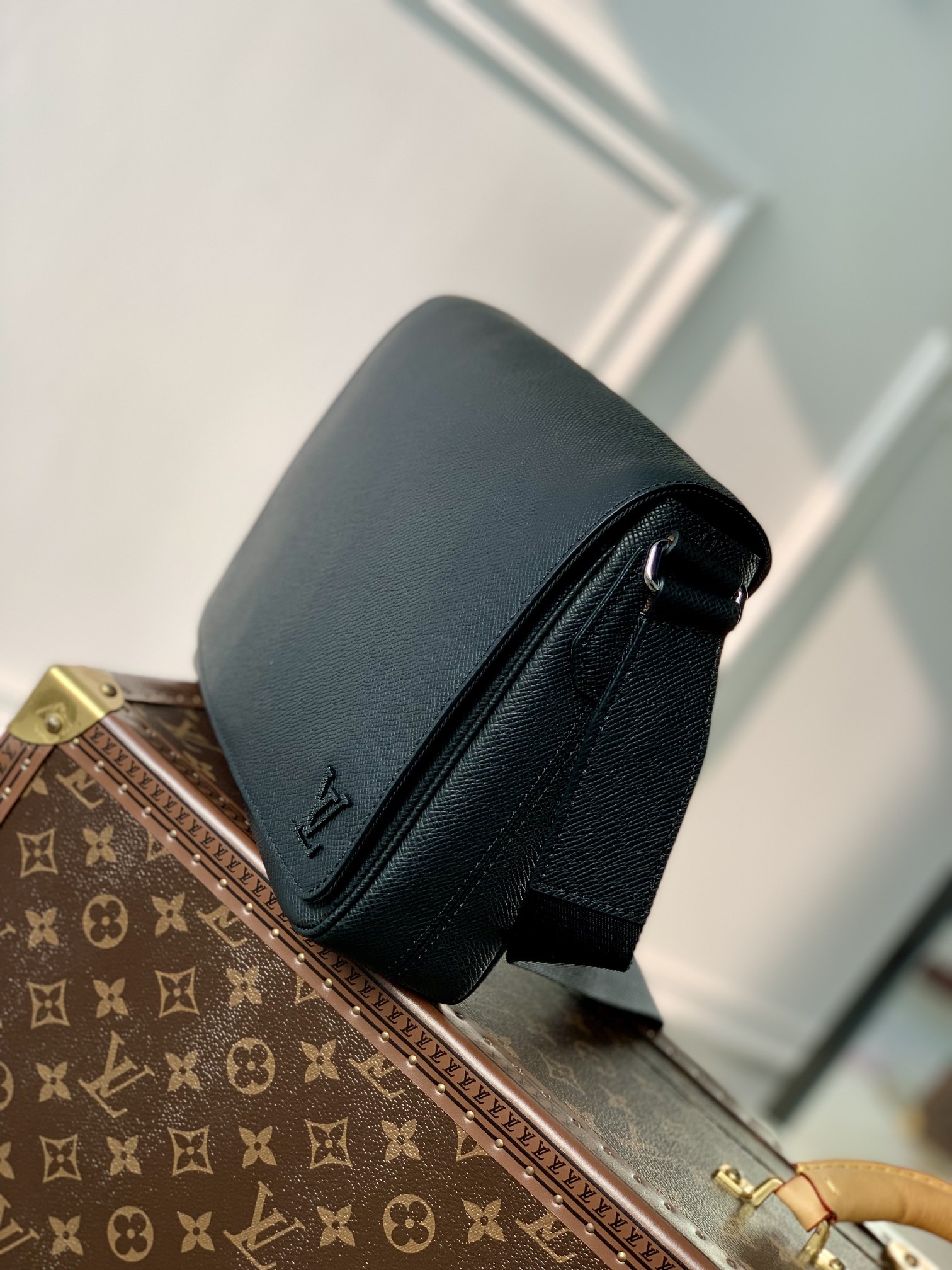 l0*is V*t0n district messenger bag-m46255-26*20*7cm