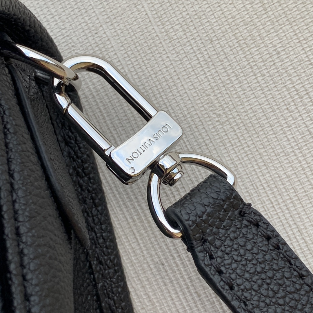 l0*is V*t0n buci handbag-24.5 x 15.5 x 9cm