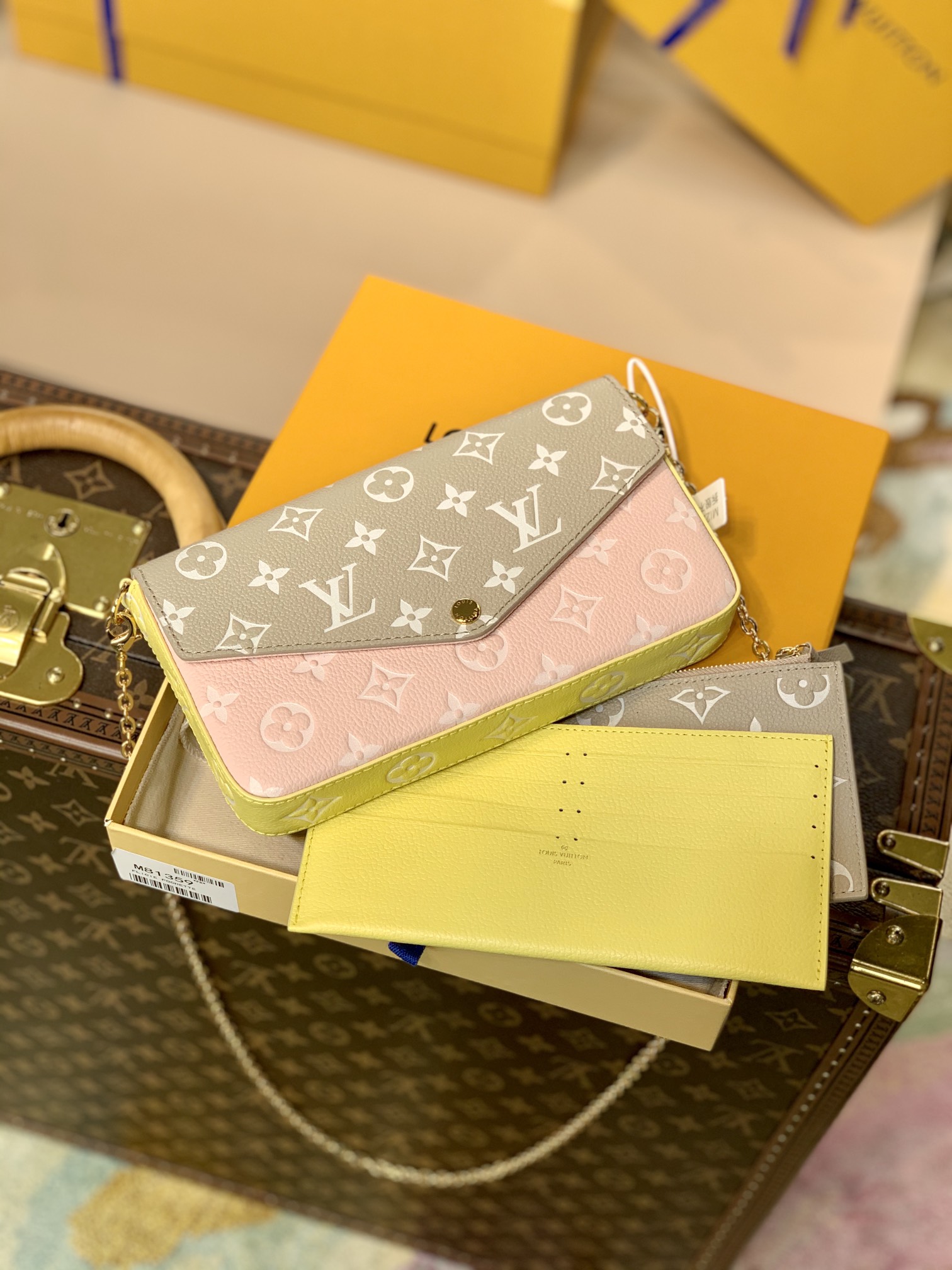 l0*is V*t0n spring in the city pochette félicie wallet -21*12*3cm