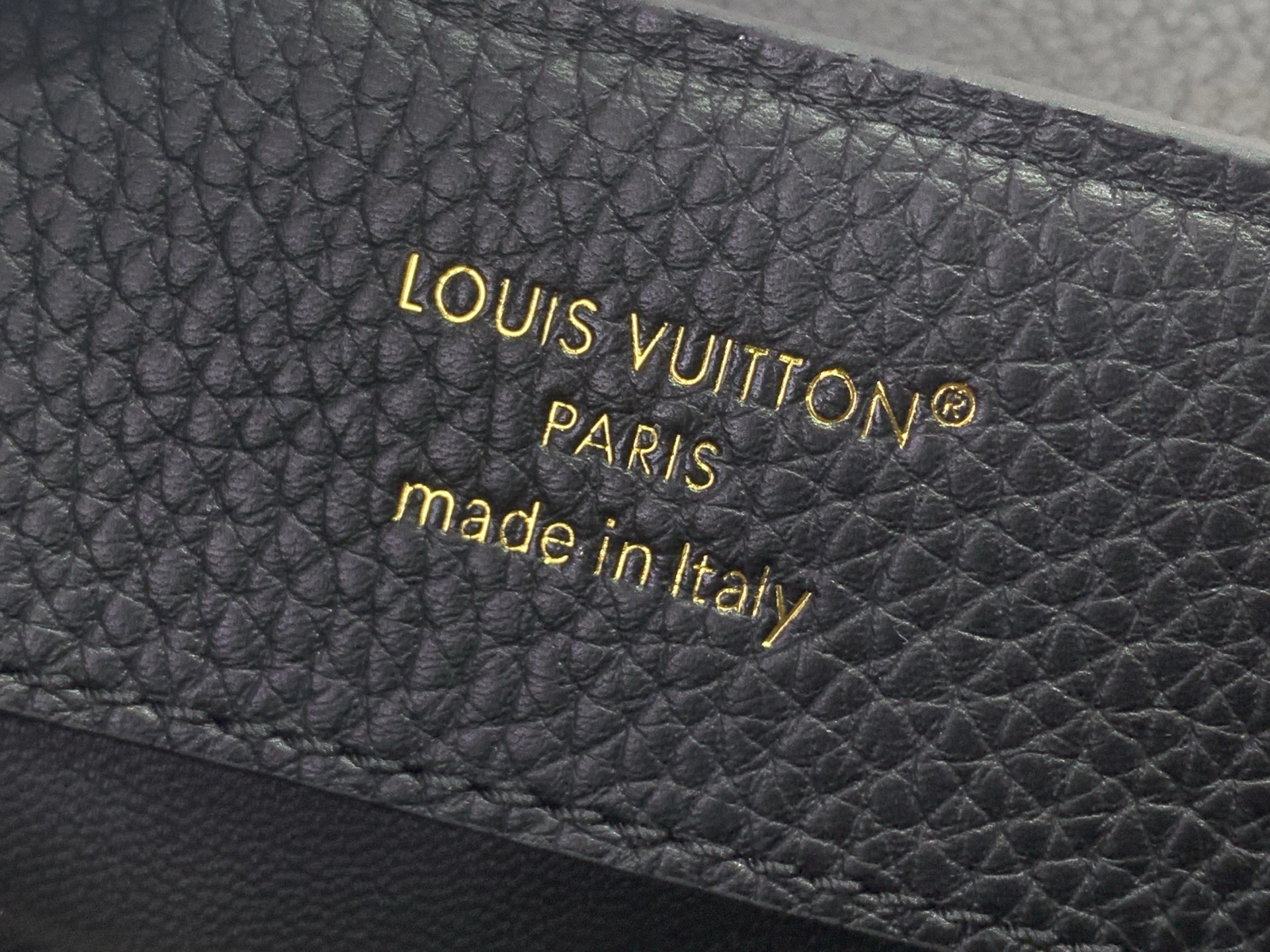 L0vis Vvtt0n Sac Capucines East West BB-29x18x9CM