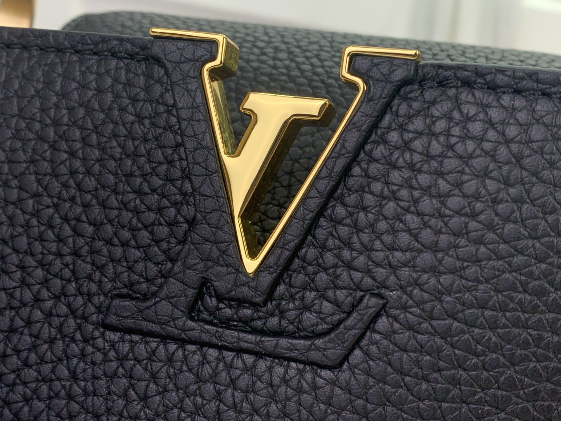 L0vis Vvtt0n Sac Capucines East West BB-29x18x9CM