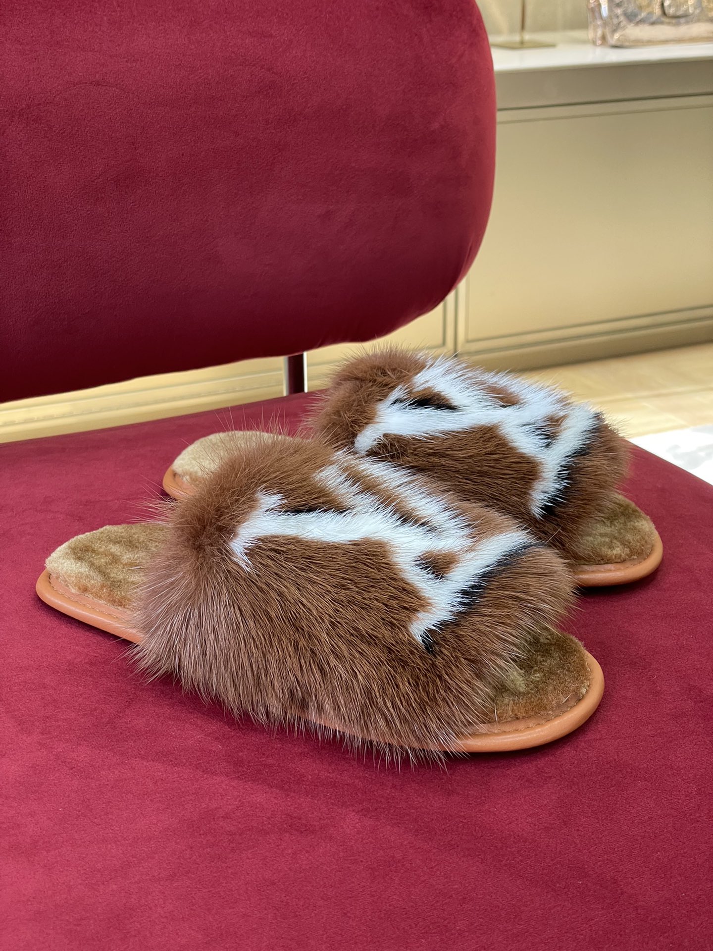 l0*is V*t0n sandals