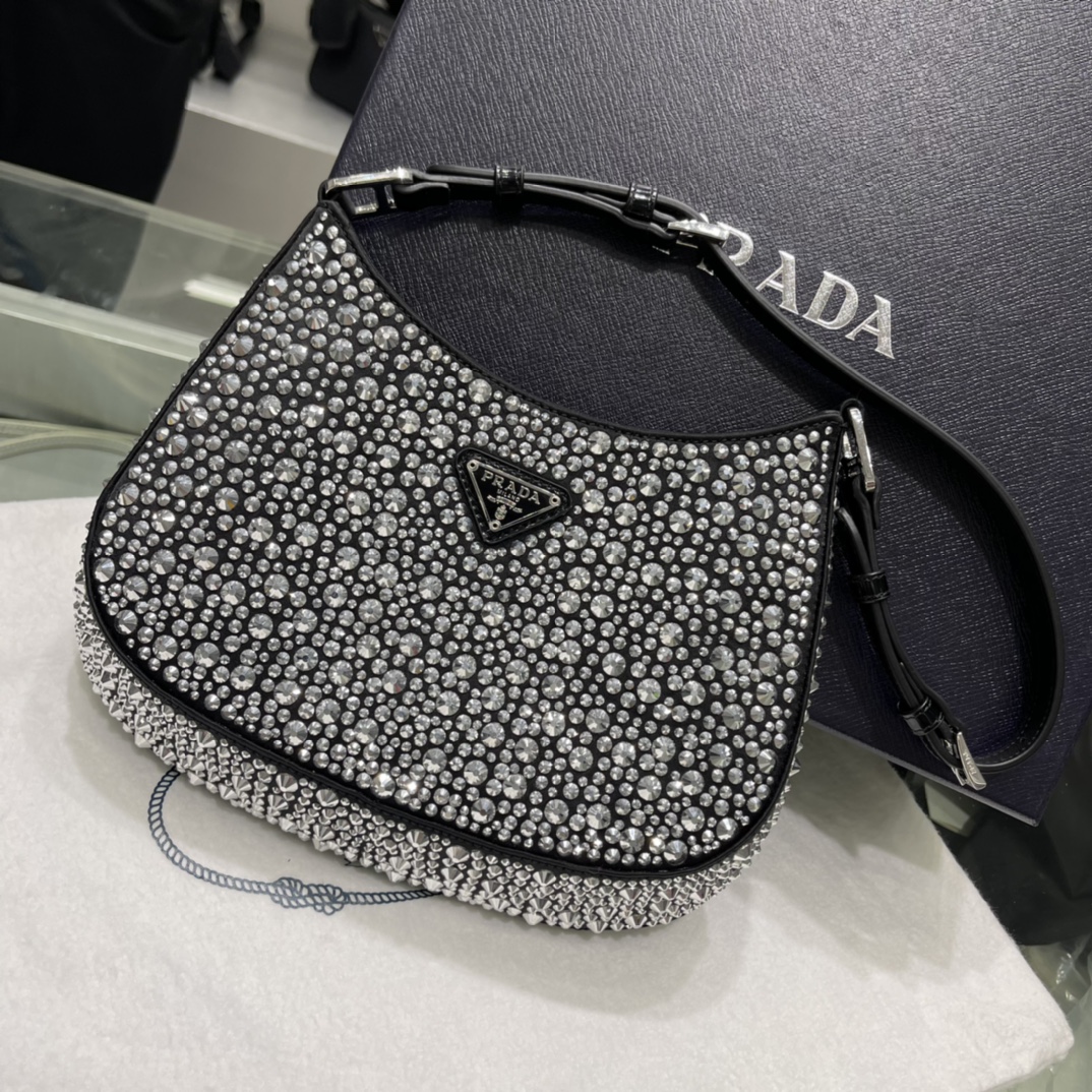 Pra*a cleo handbags-patent leather-23*18*4cm