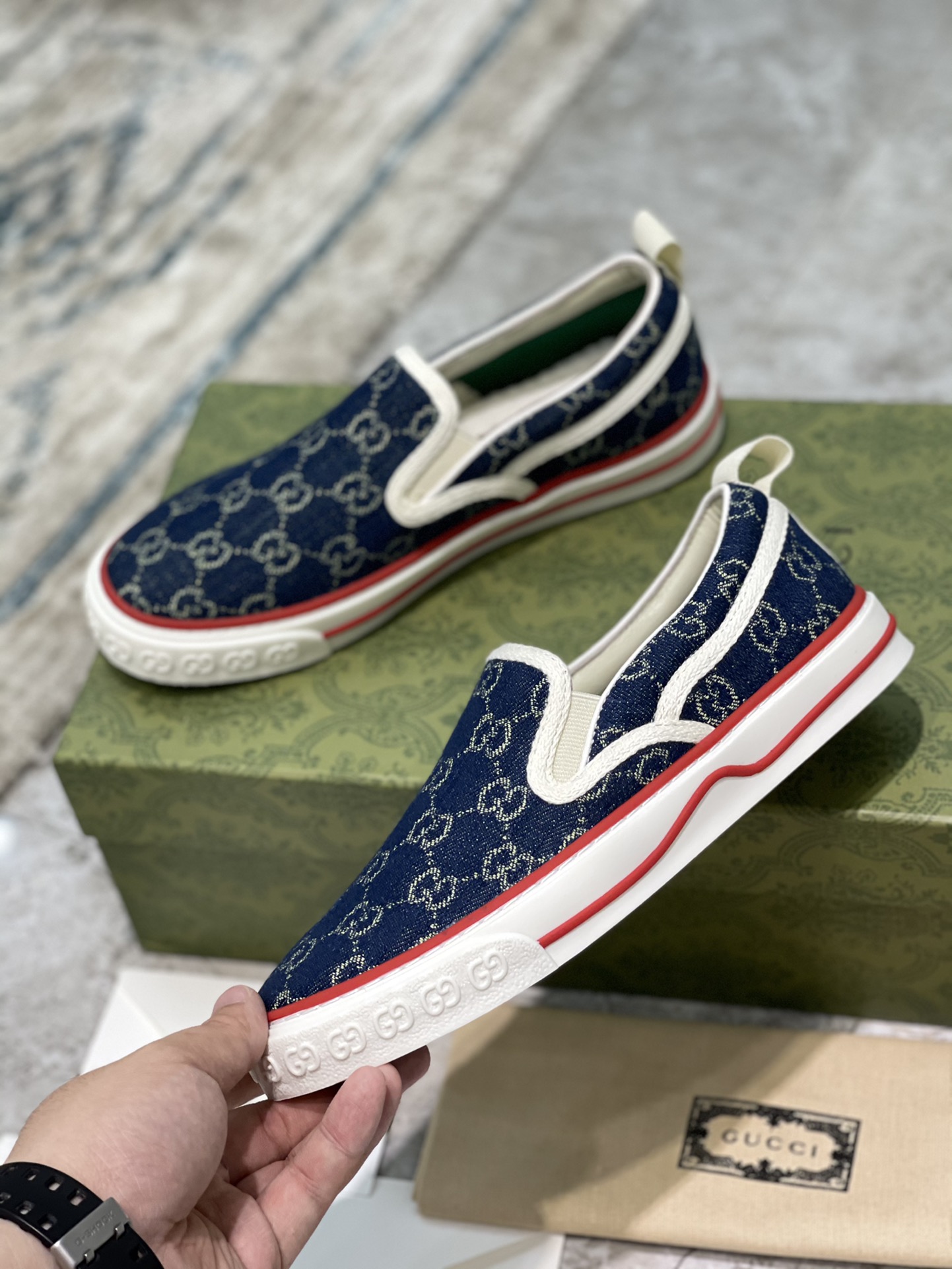 G*u*i disney sneakers
