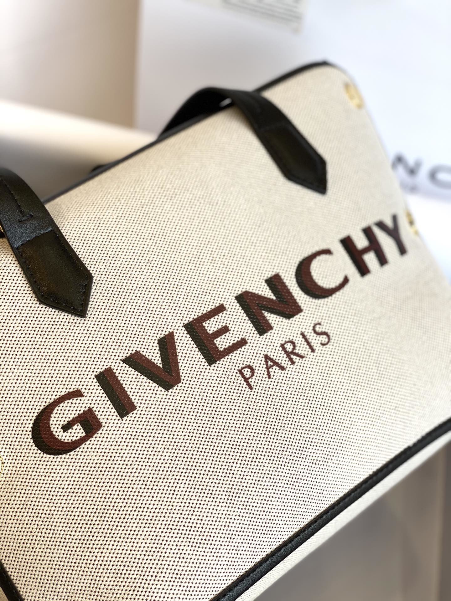 G1uenchy bond tote-21*32*14cm