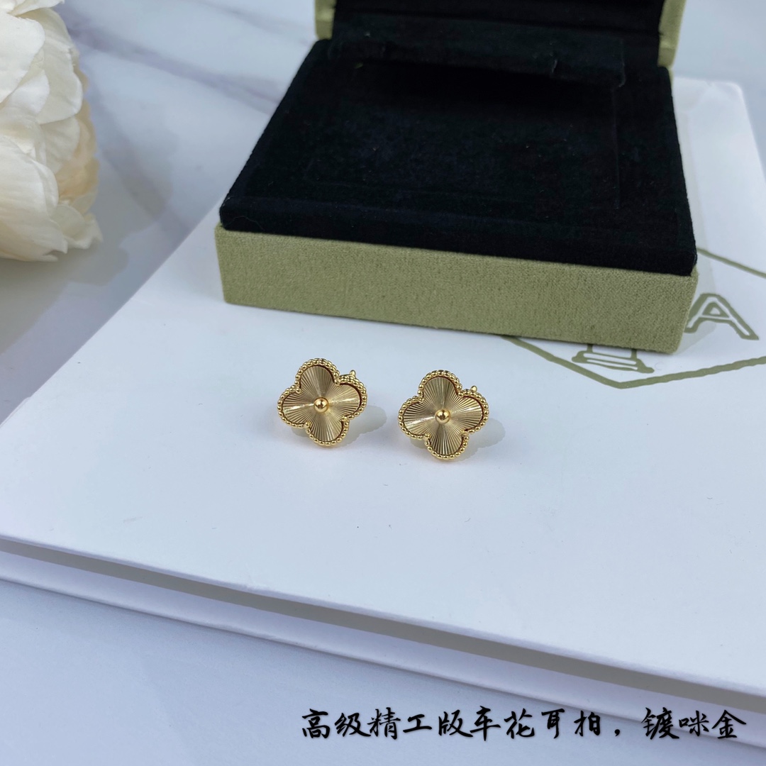 VCA Earring